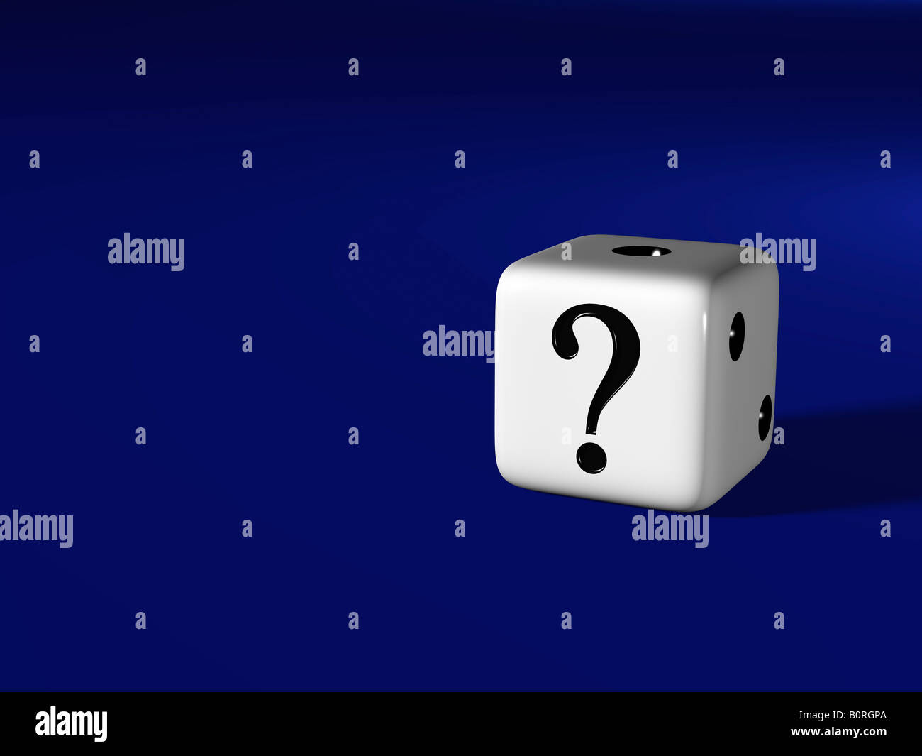 Weißer Würfel mit Fragezeichen vor dunklen blauen Hintergrund. Stockfoto