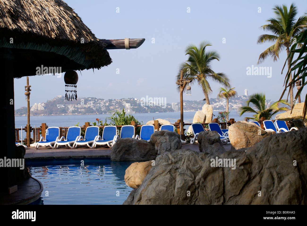 Hotelschwimmbad, Acapulco, Mexiko Stockfoto