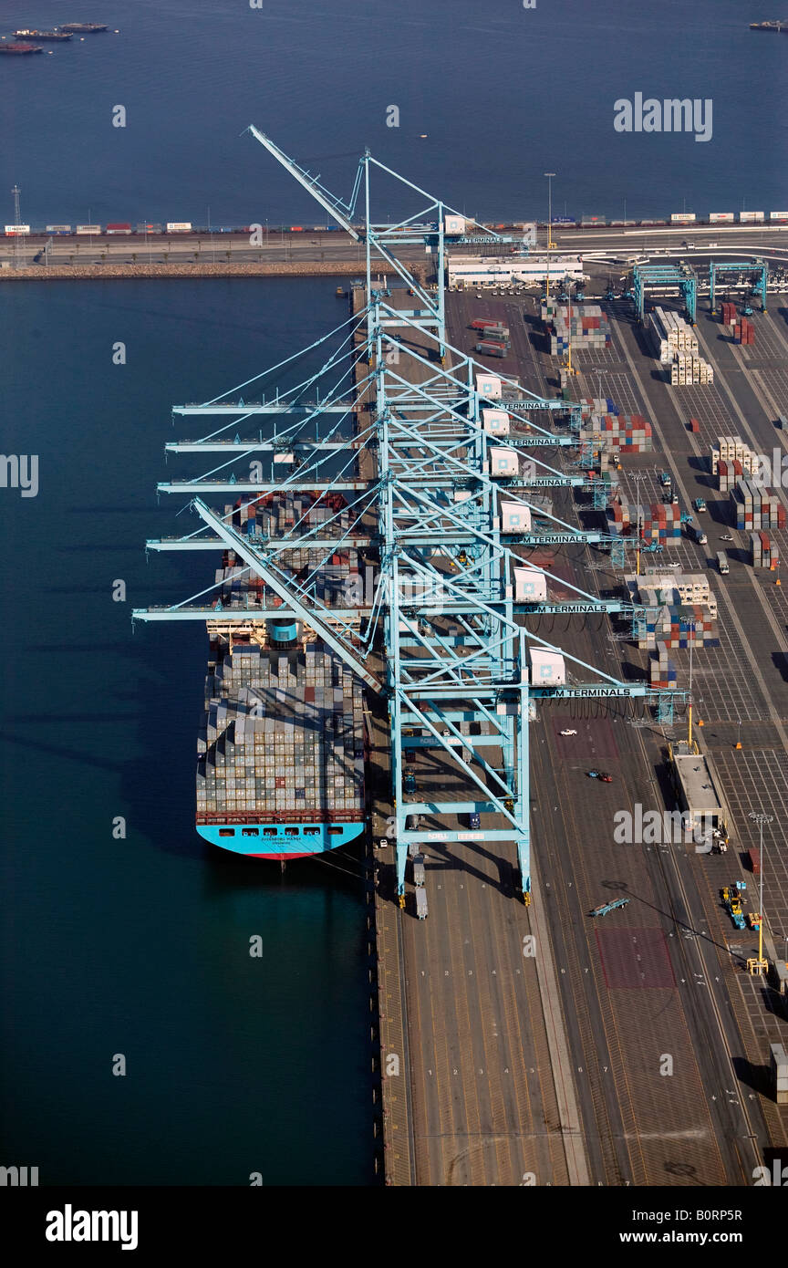 Luftaufnahmen über Maersk Line entladen an APM Terminals Hafen von Los Angeles, Kalifornien Stockfoto