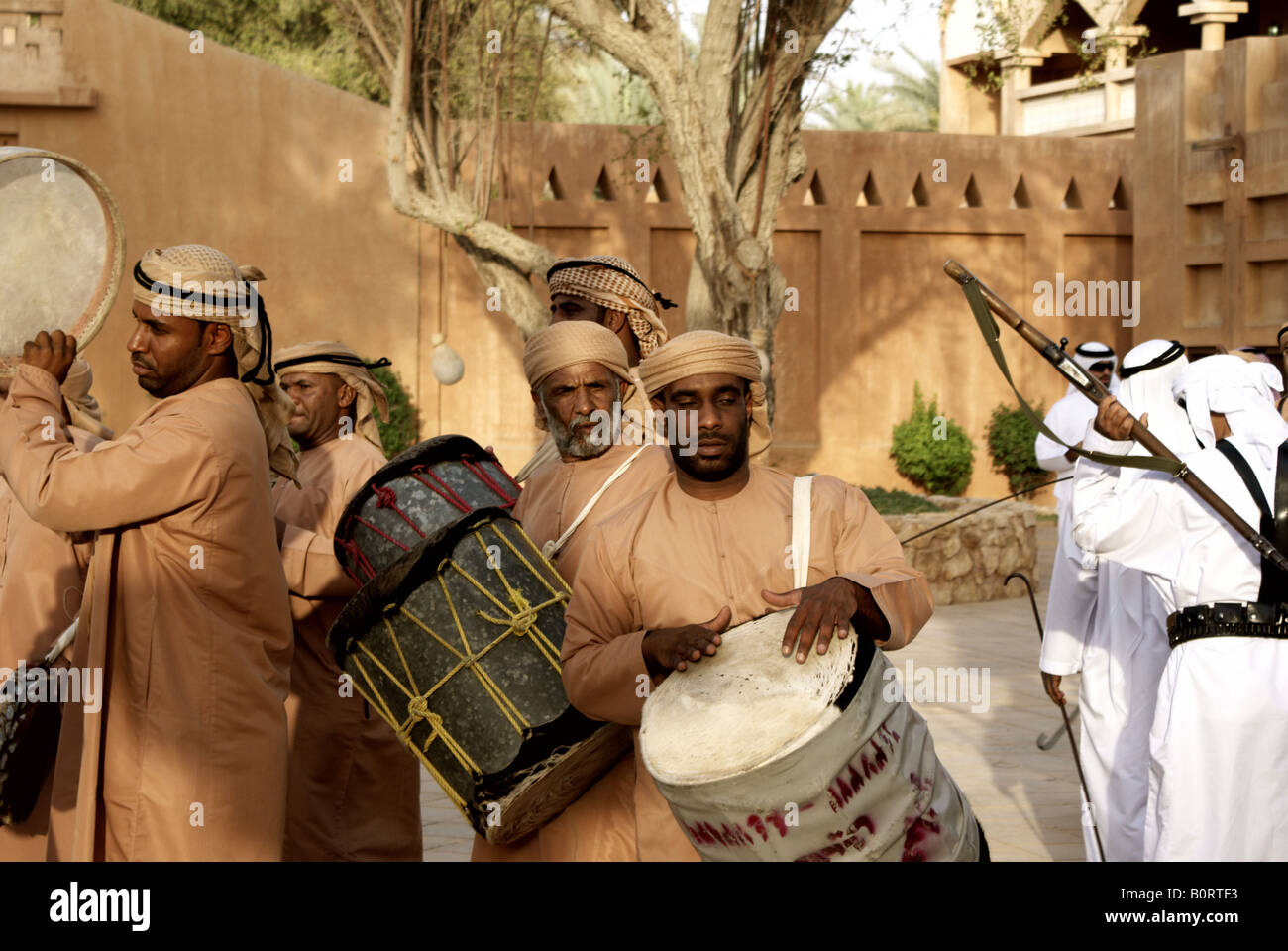 Arabische Soldaten tanzen Stockfoto