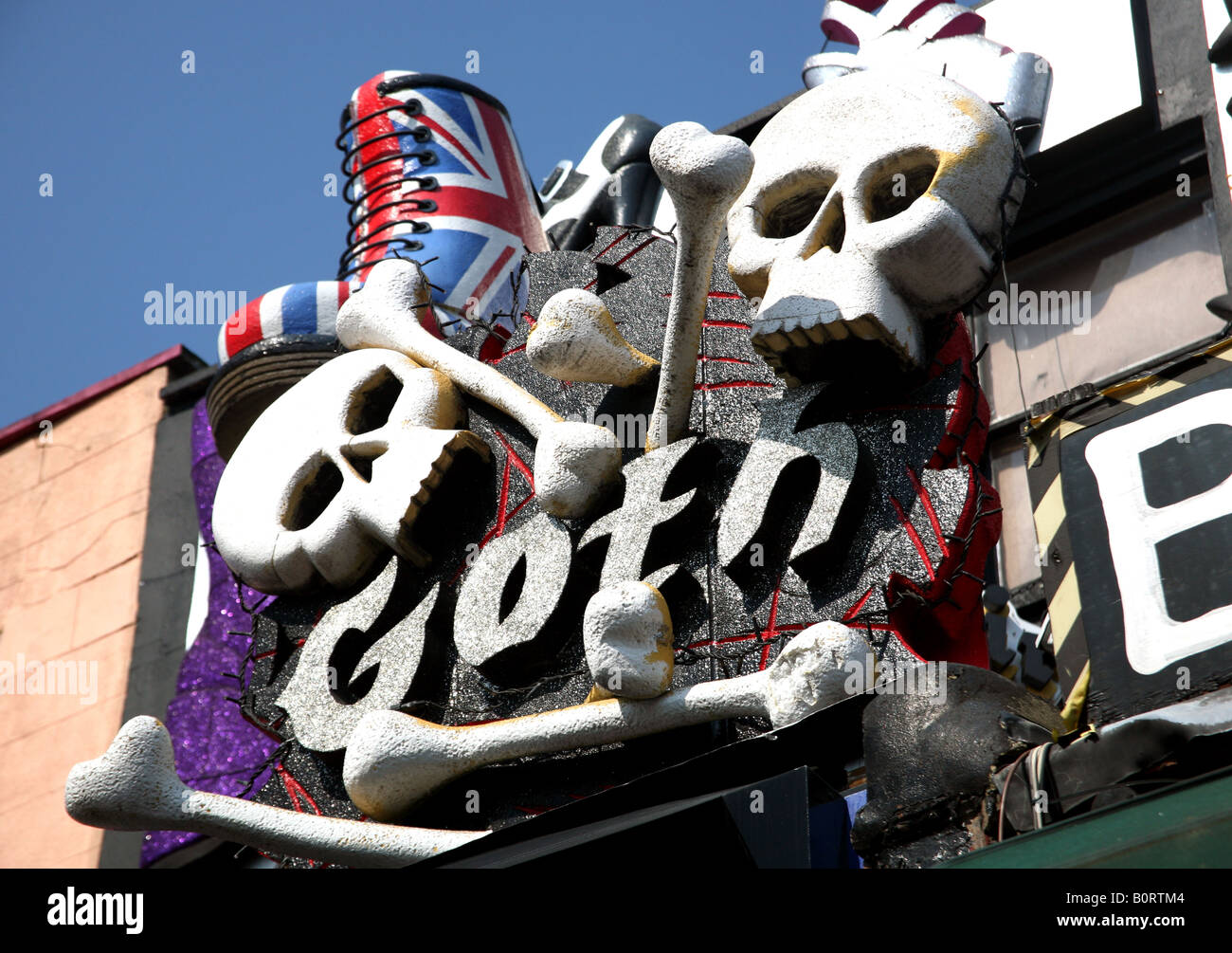 Gothic-Fashion-Store in Camden Town London anmelden Stockfoto