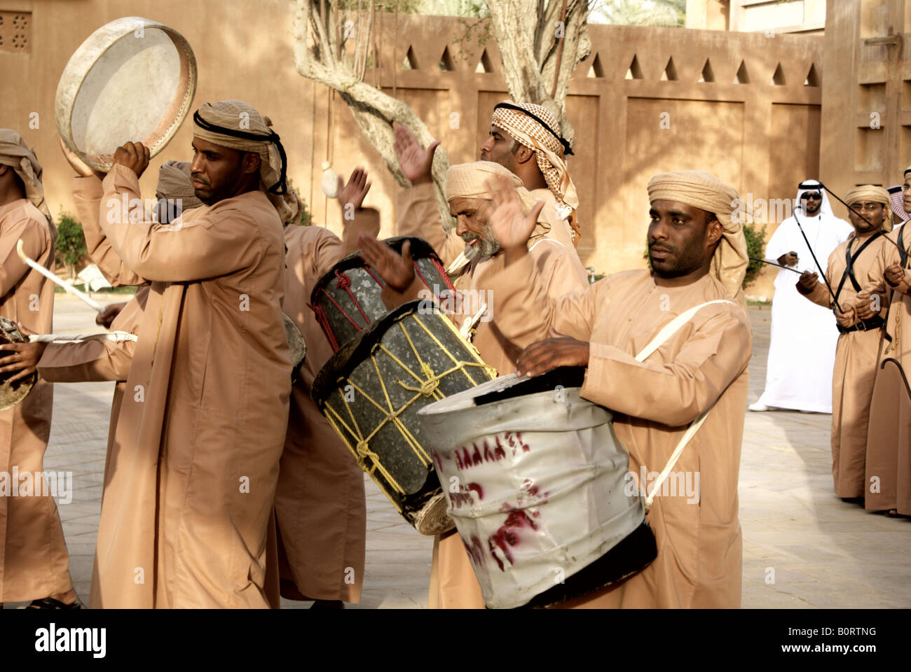Arabische Soldaten tanzen Stockfoto