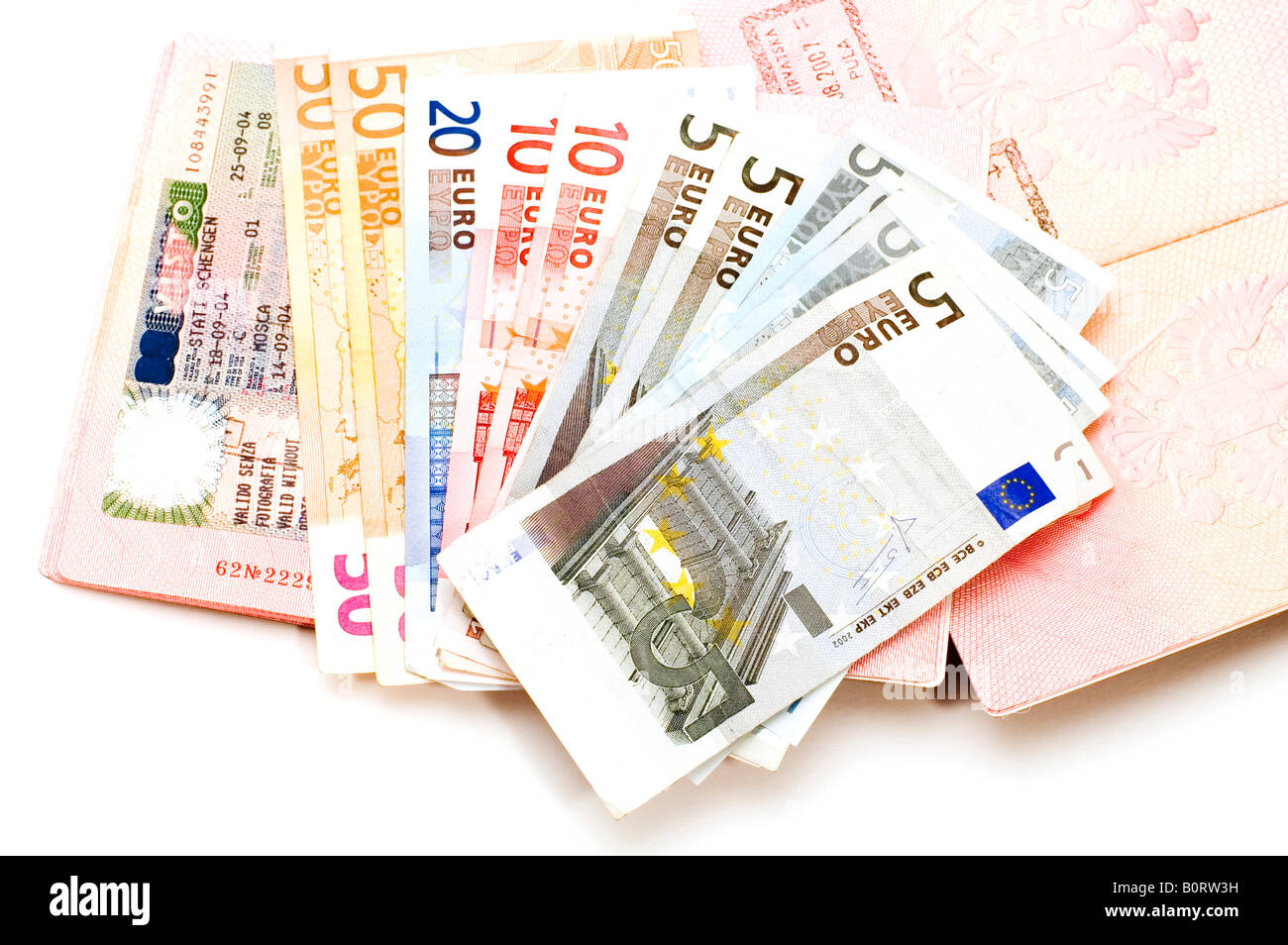 Objekt auf weißen offenen Reisepass mit Geld Stockfoto