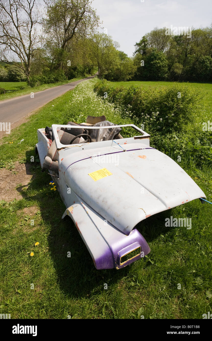 UK England Lincolnshire Easton Auto verlassen am Straßenrand Land Stockfoto