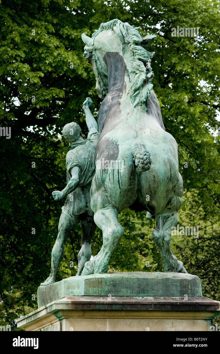 Statue von Mensch und Pferd Stockfoto