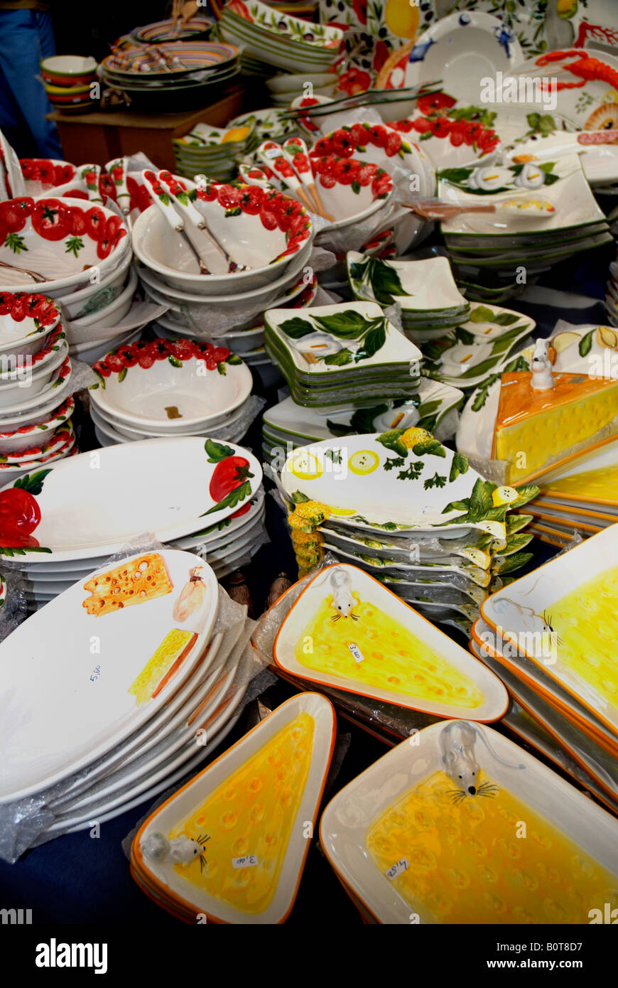 Töpferei am Markt in Limone am Gardasee in Norditalien Stockfotografie