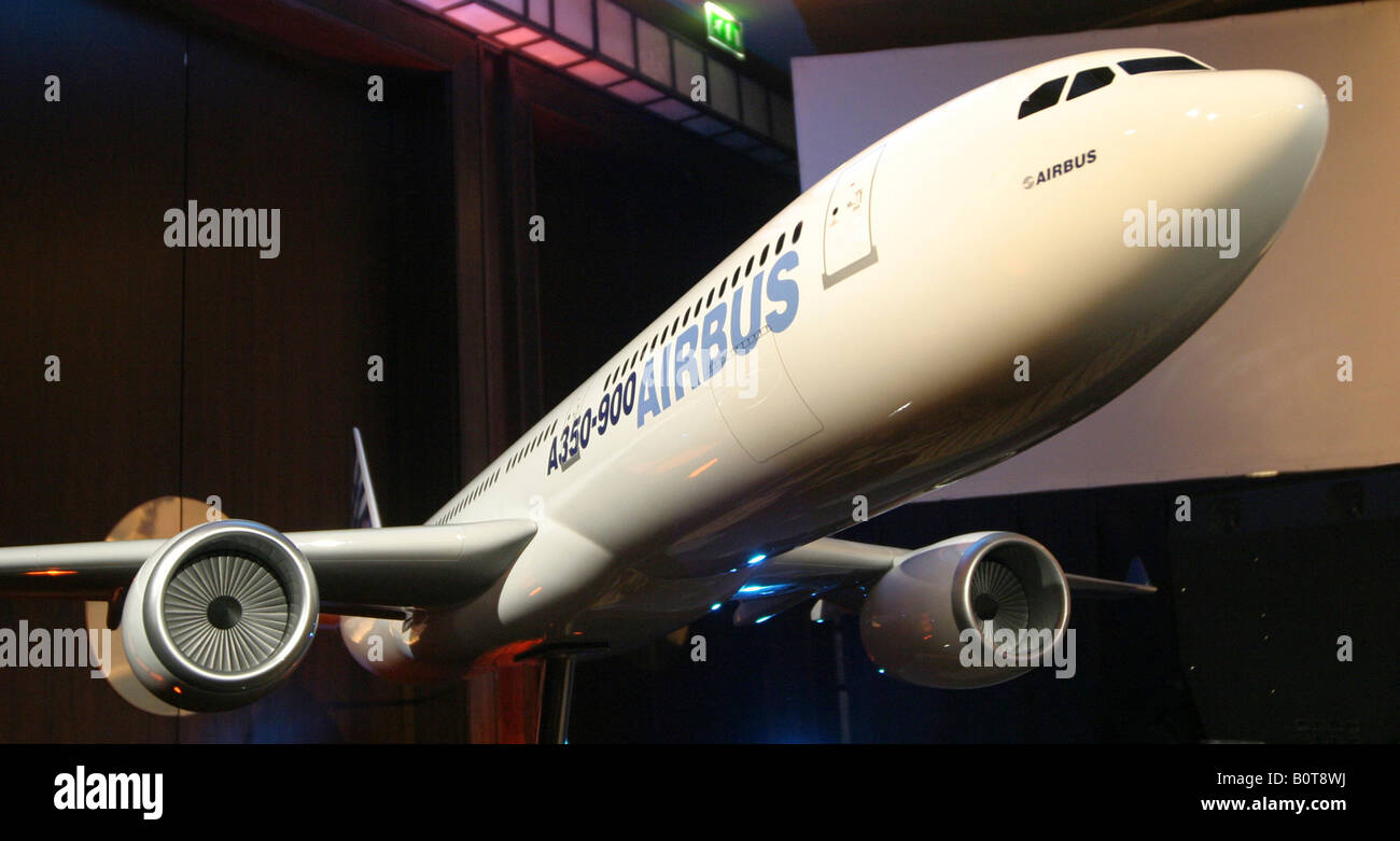 Modell des Flugzeugs Airbus A350 900 auf einer Pressekonferenz in Paris Frankreich Freitag, 7. Oktober 2005 Stockfoto