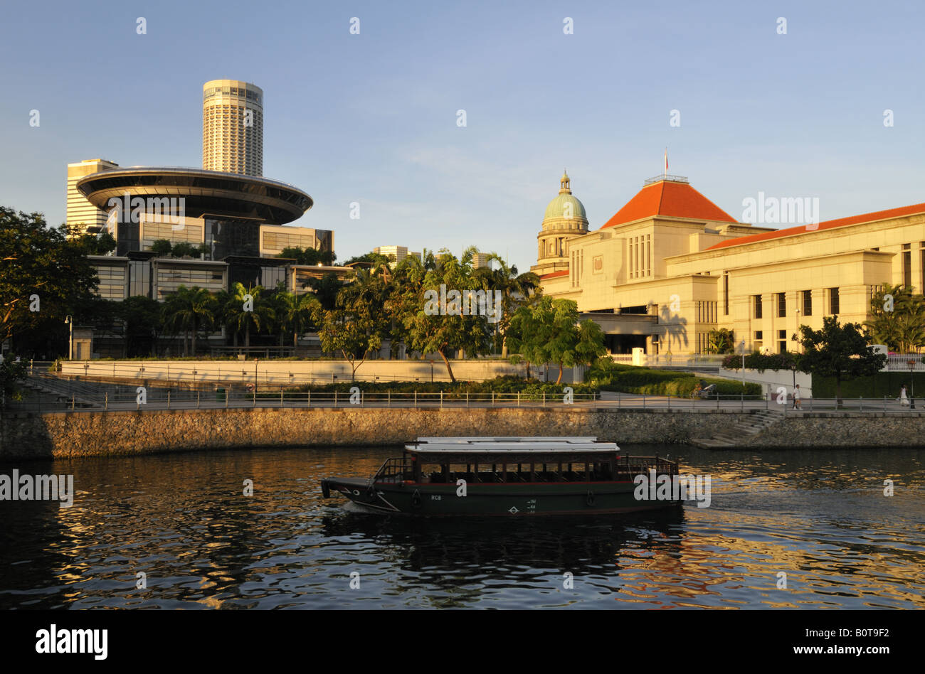 Parlamentsgebäude von Singapur River Stockfoto