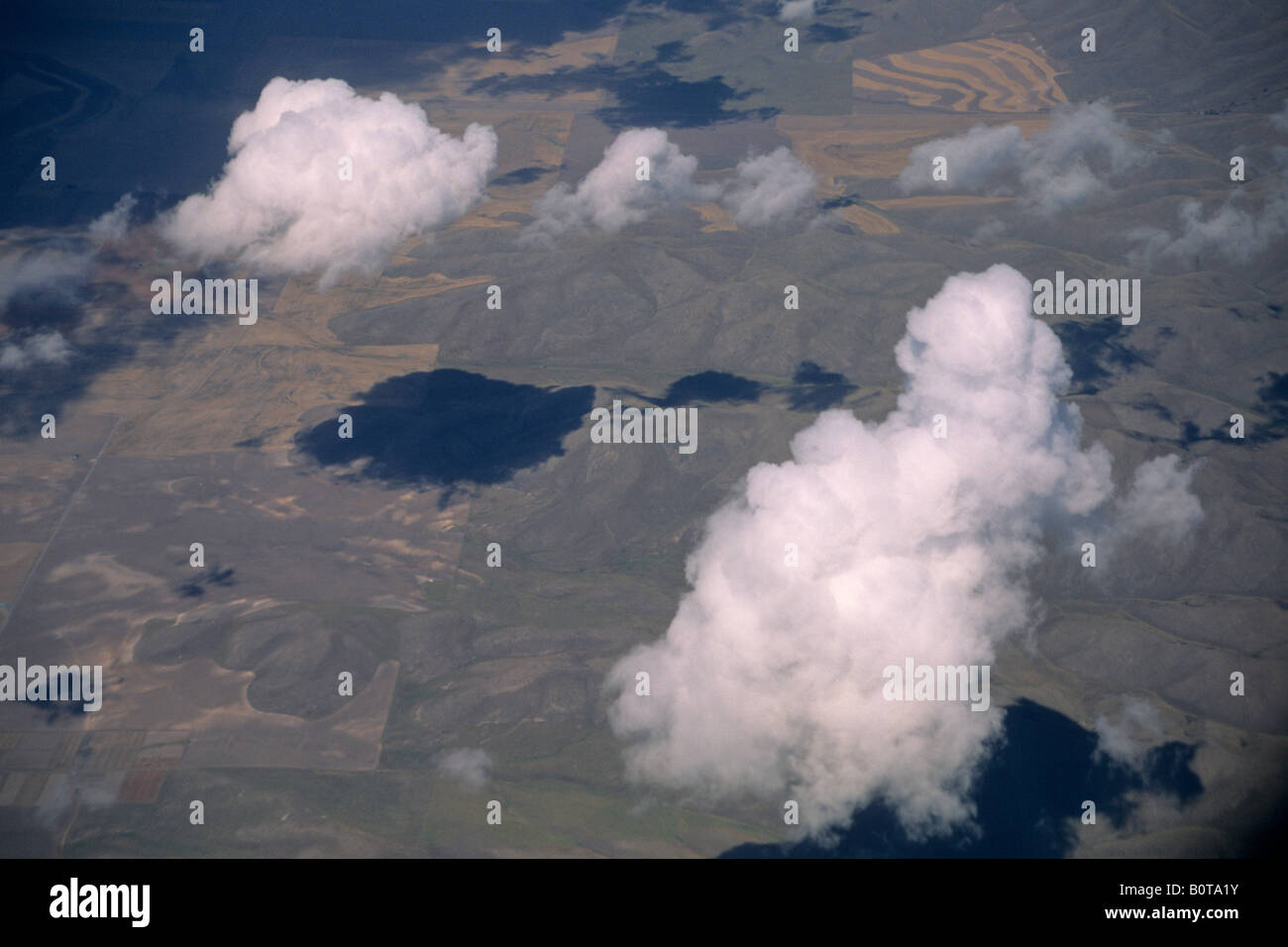 Kumuluswolke bilden über offenes Land südlichen MONTANA Stockfoto