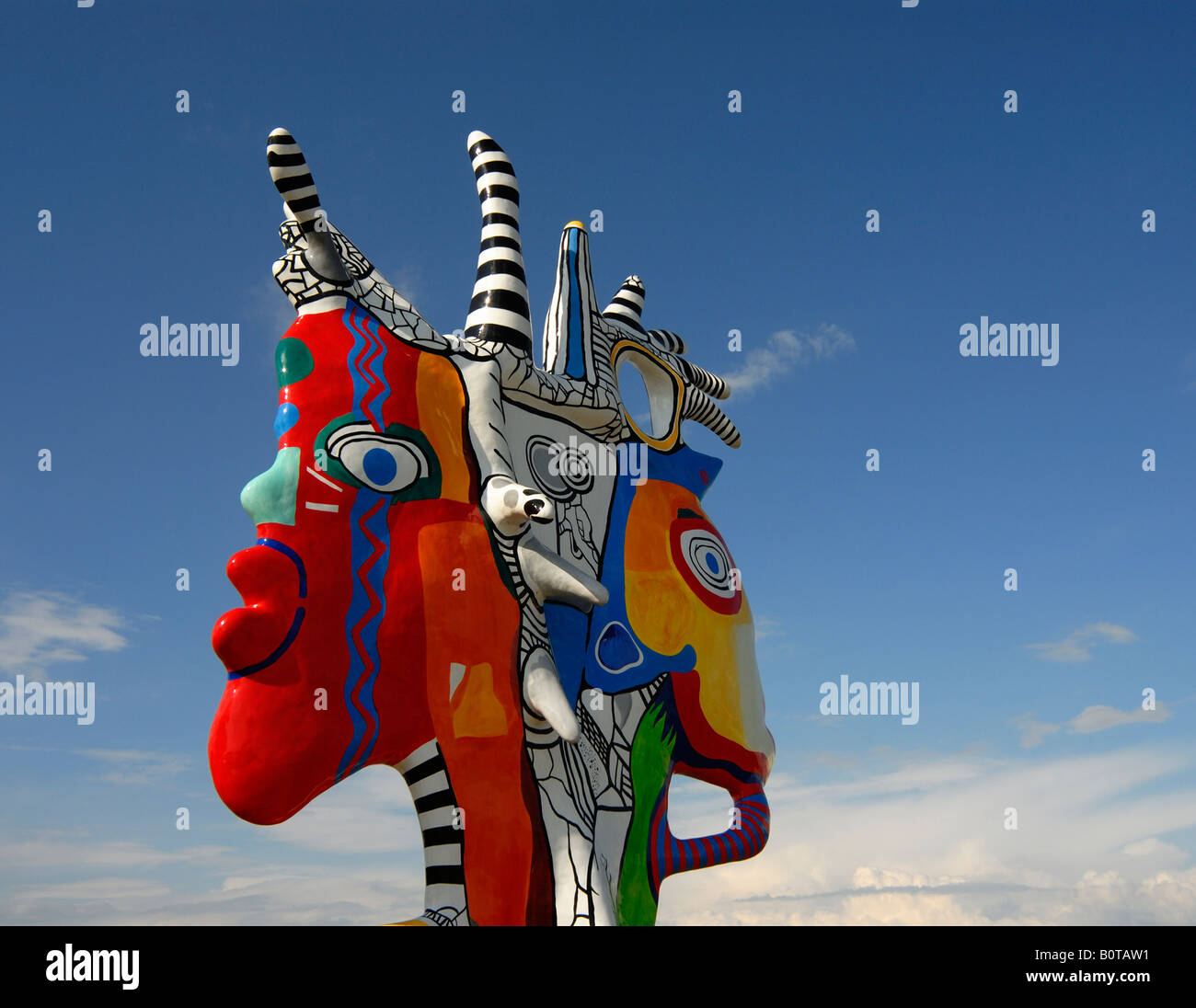 Die 'Smiling Gesichter" Skulptur von bilio Nic unter Danubiana Galerie für Moderne Kunst (Meulensteen Art Museum) in der Nähe von Bratislava, Slowakei Stockfoto