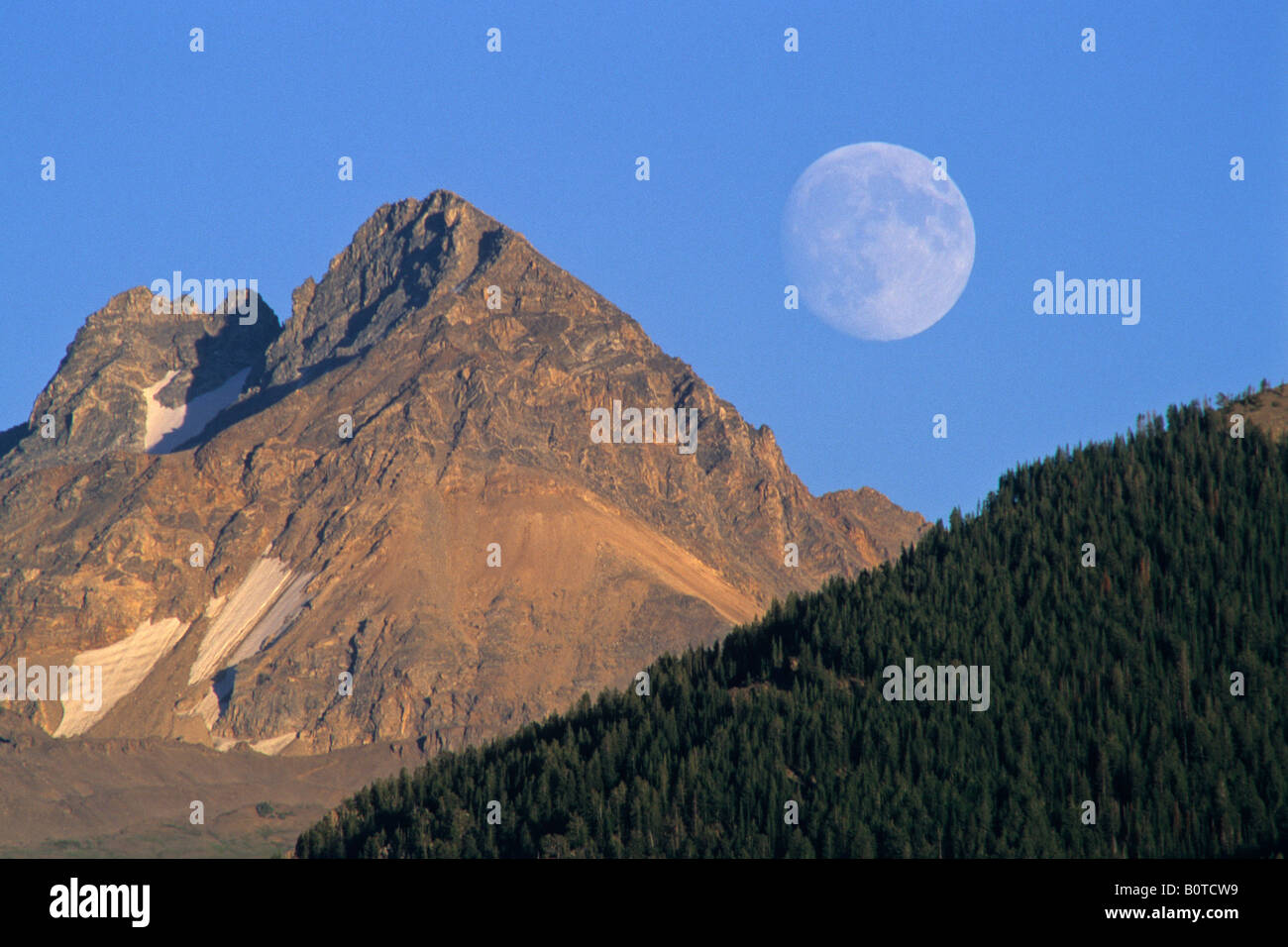 Mond steigt über Berge Grand-Teton-Nationalpark, WYOMING Stockfoto