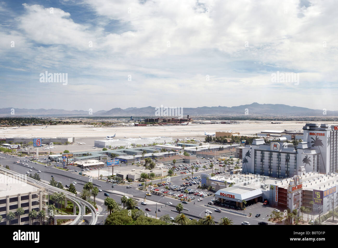 Luftbild von Hooters Hotel Casino und McCarran Flughafen in Las Vegas Nevada, USA Stockfoto