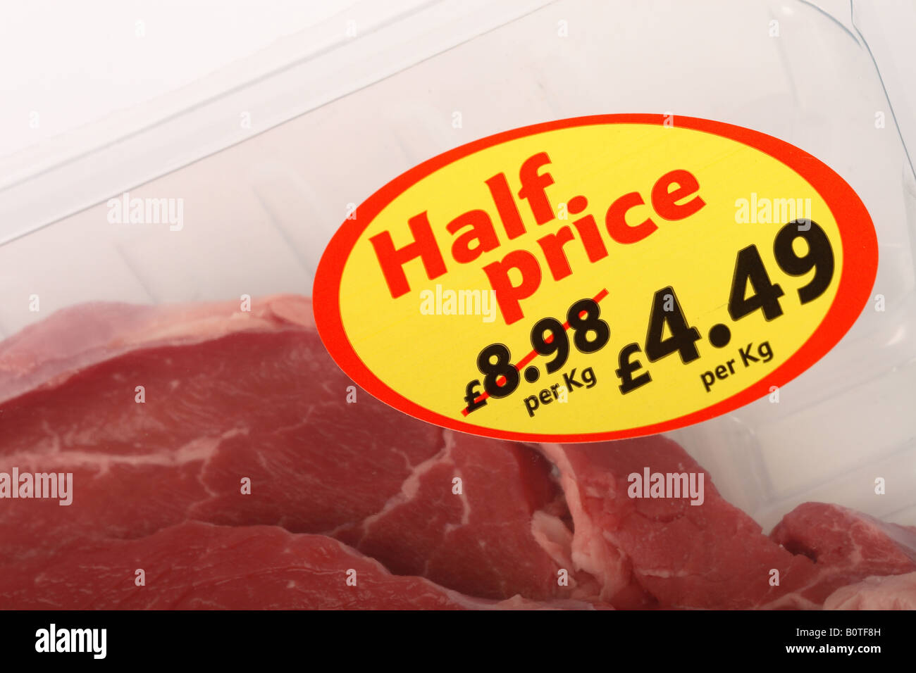 Supermarkt reduziert Preisvorteil zum Halbpreis Steak Fleisch essen Schnäppchen Stockfoto