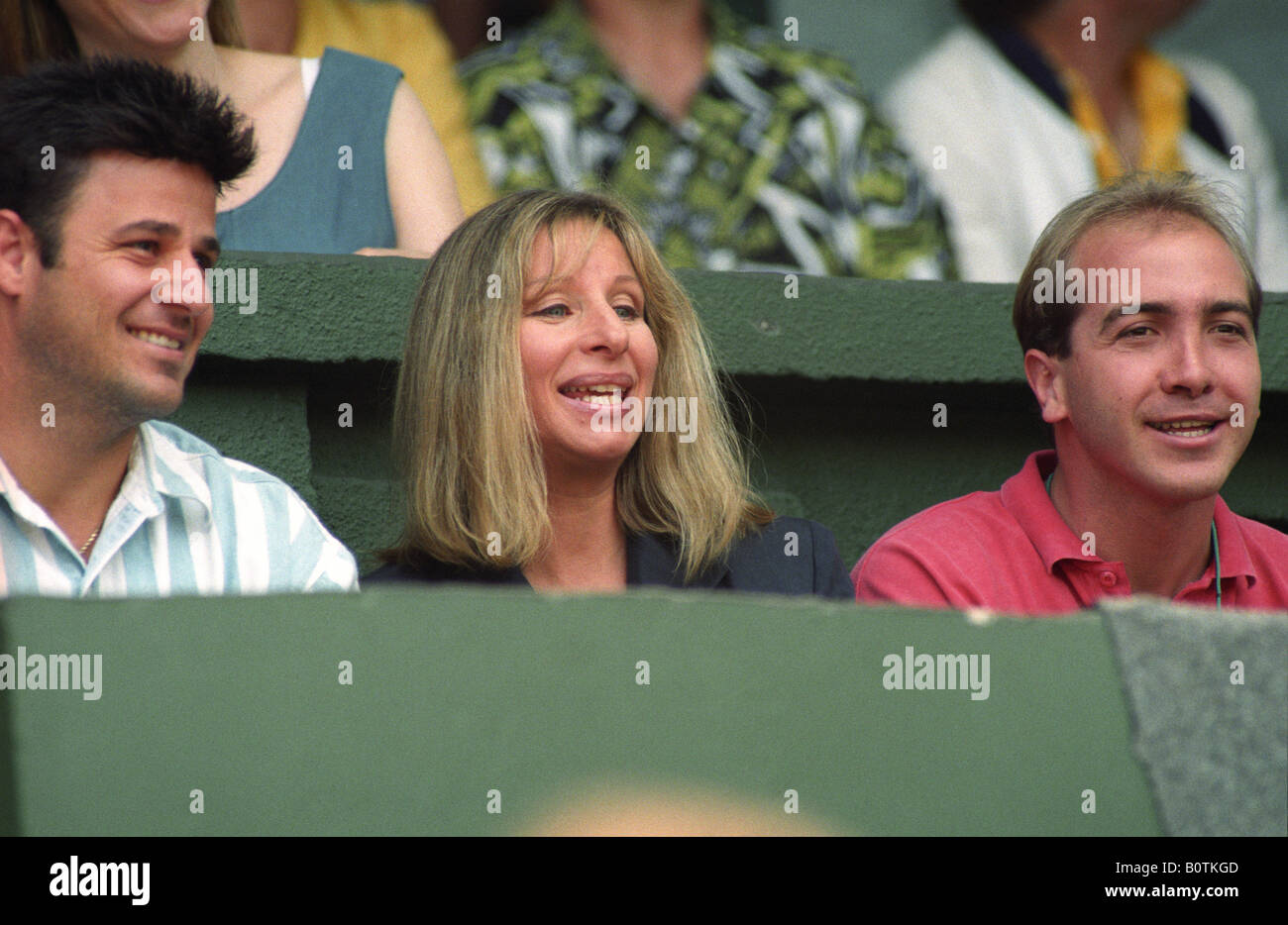 Barbra Streisand gerade Andre Agassi in Wimbledon 1993 Stockfoto