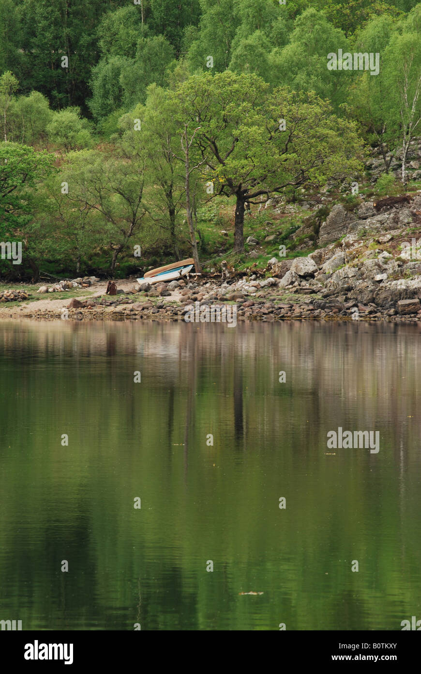 Reflexionen, Loch Leven, Lochaber, Schottland. Stockfoto