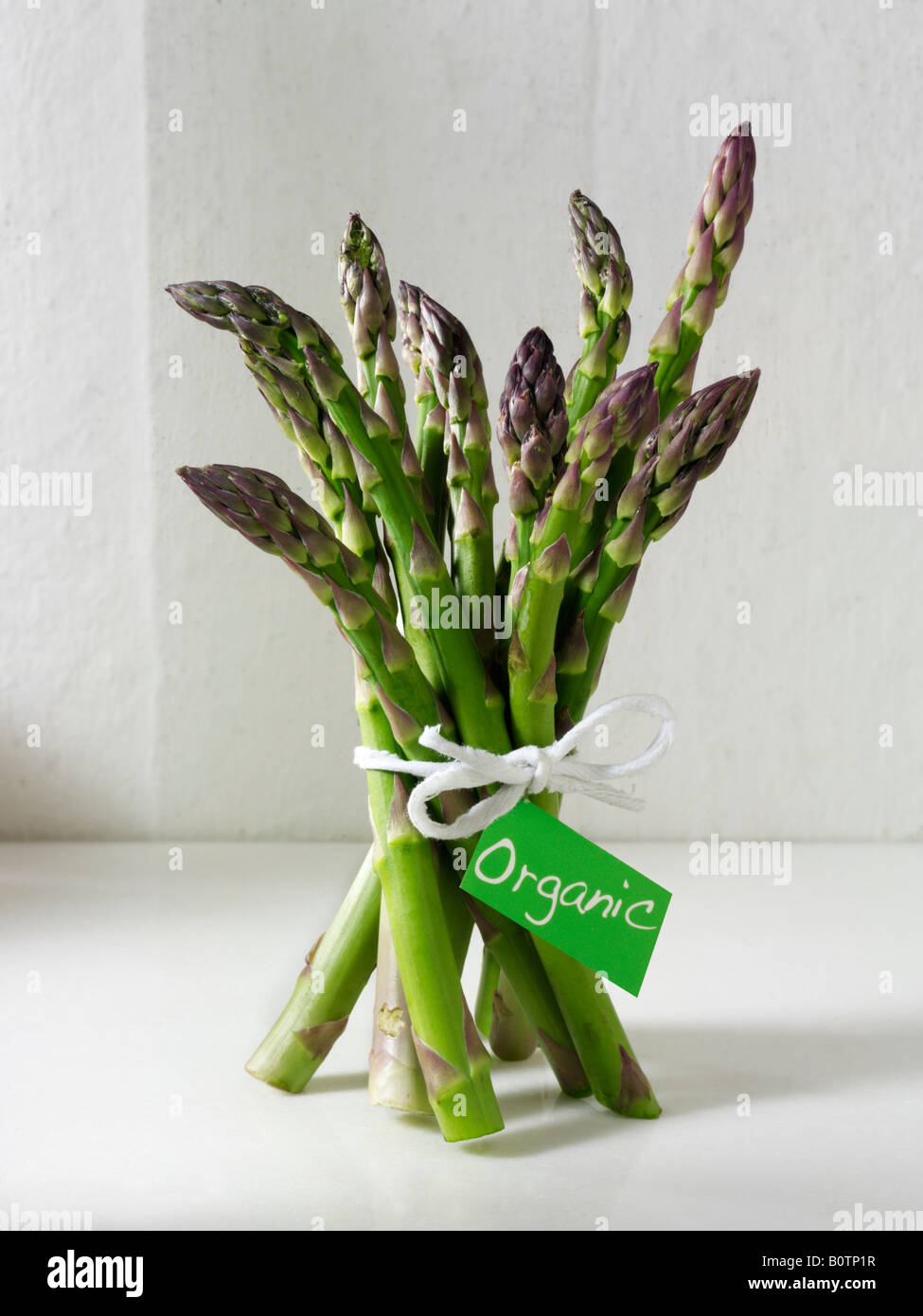 Bio-Spargel-Bündel Stockfoto