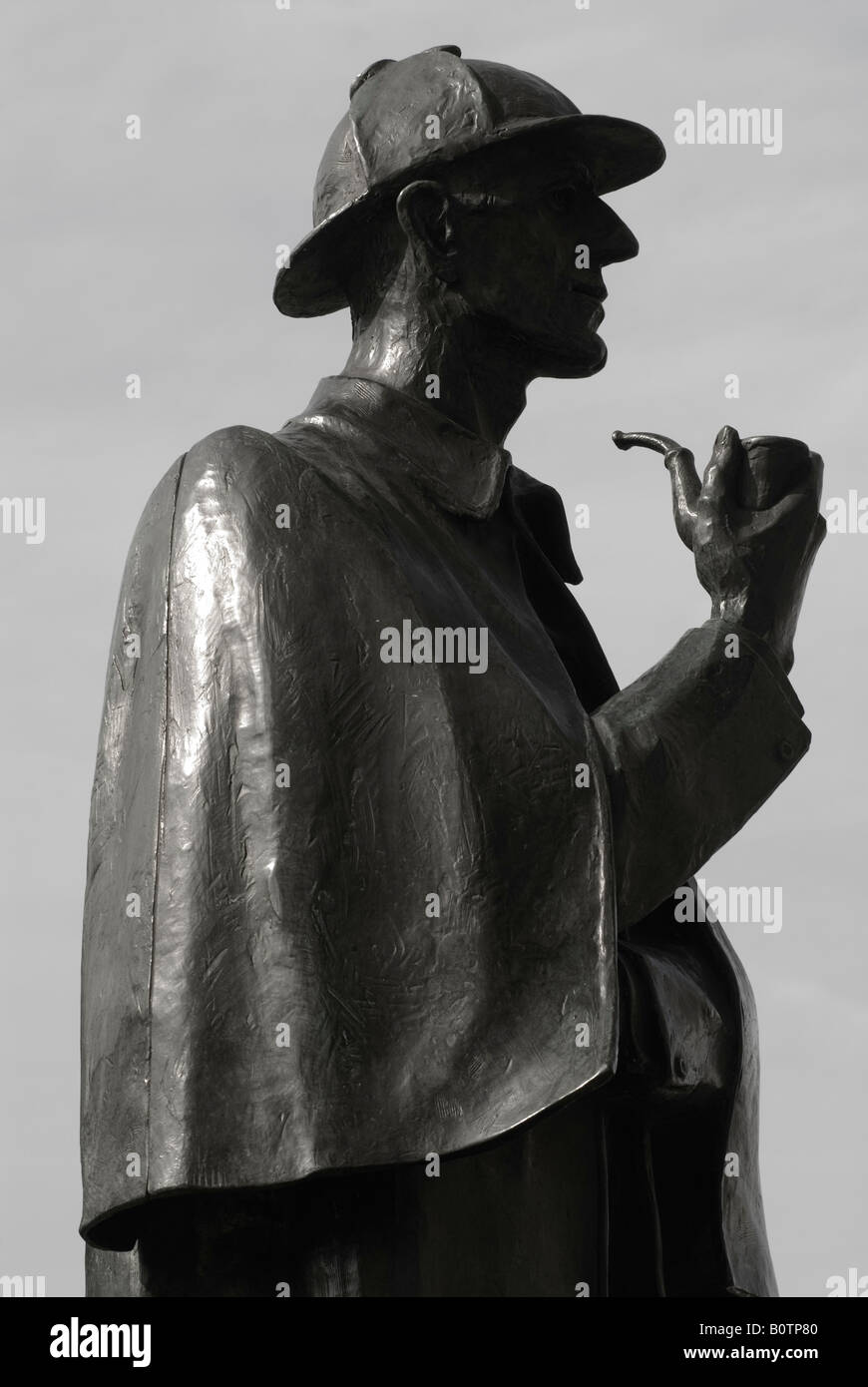 Sherlock Holmes Statue. Londoner Statuen. Im Profil, mit Hirsch-Stalker-Hut, Pfeife rauchen. Baker Street London England 2013 2010er Jahre Großbritannien HOMER SYKES Stockfoto