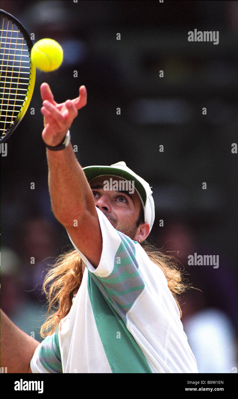 Andre Agassi in Wimbledon im Jahr 1993. Bild von David Bagnall. Wimbledon Tennis Action Andre Agassi Gewinner Stockfoto