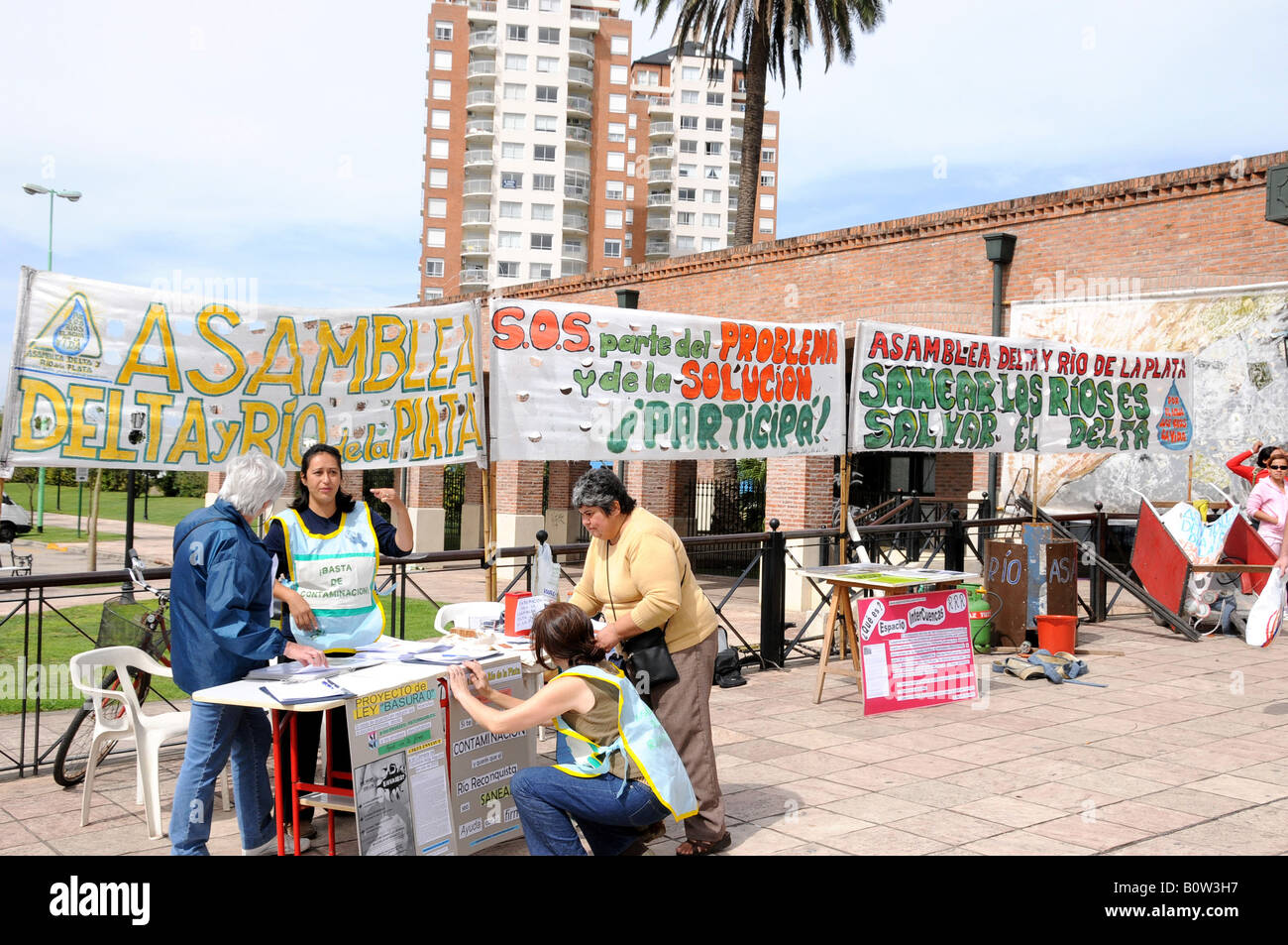 Anti-Polution Protest gegen Tigre, Argentinien Bahnhof. Stockfoto