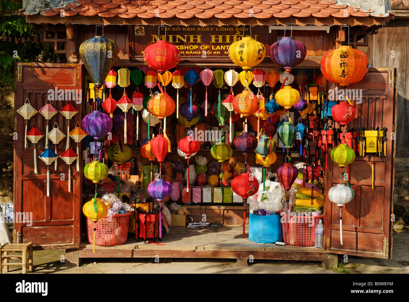 Lampions und chinesische Papierlaternen, speichern in Hoi an, Vietnam, Südostasien Stockfoto