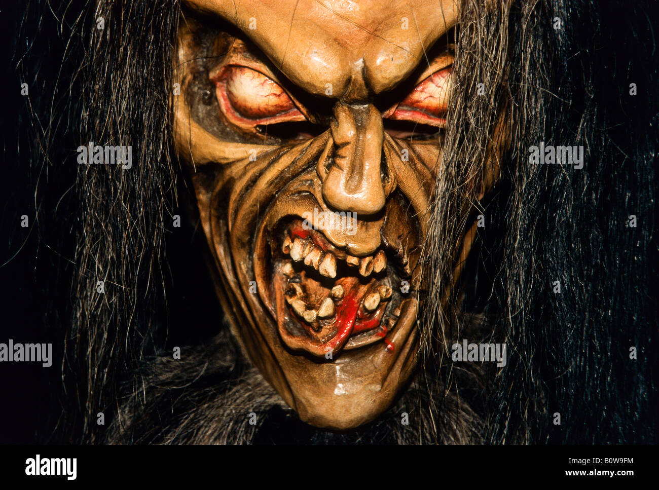 Krampus oder Teufel Maske, geschnitzte Holzmaske Stockfoto