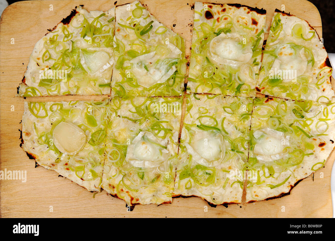 Elsässer Flammkuchen Flammkuchen mit Ziegenkäse und Lauch gekocht ...