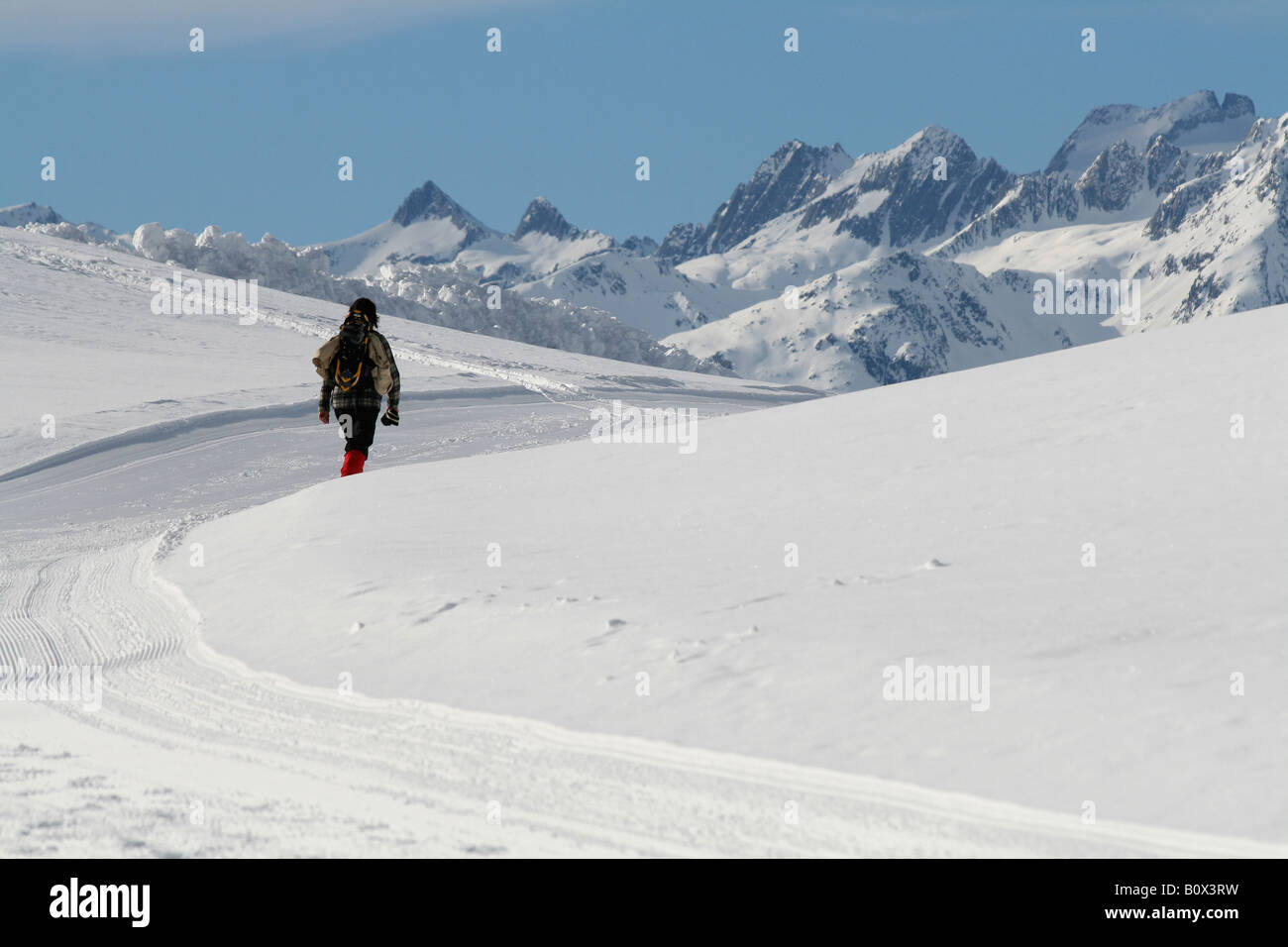 Eine Frau, Wandern in den Bergen Graubündens, Schweiz Stockfoto