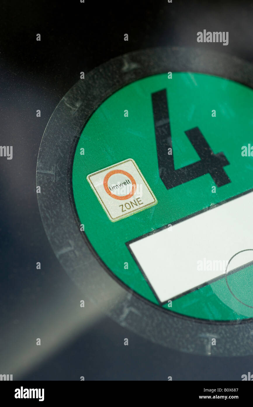 Extreme Nahaufnahme von einer Umweltplakette Auto in Deutschland Stockfoto