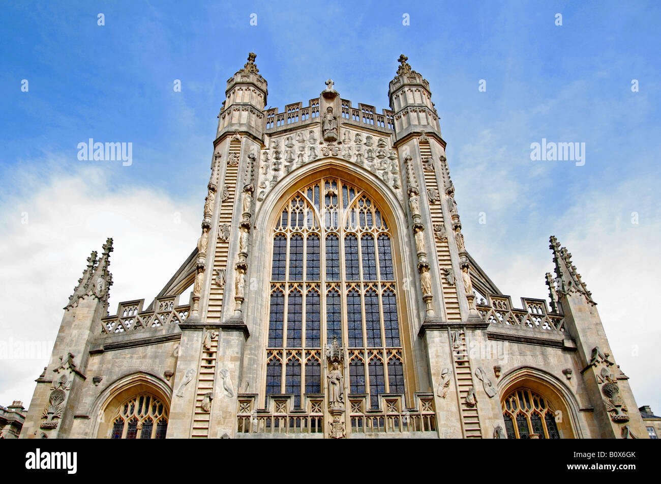 die feine Architektur auf die vordere Ansicht der Abteikirche von Bath, Somerset, england Stockfoto