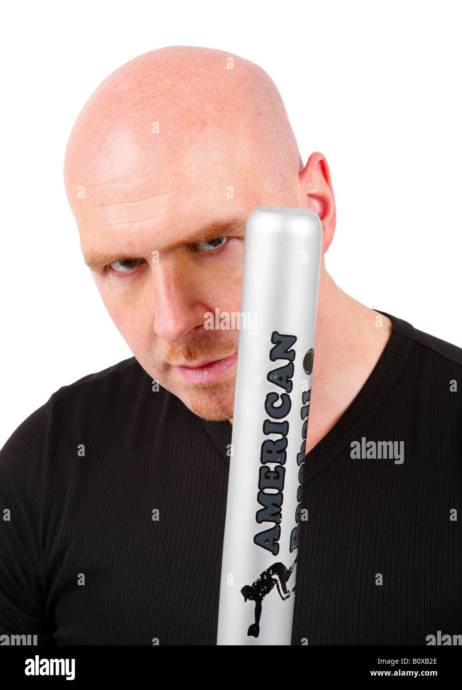 Glatze Mann mit Baseballschläger schelmisch in die Kamera schauen geleitet Stockfoto