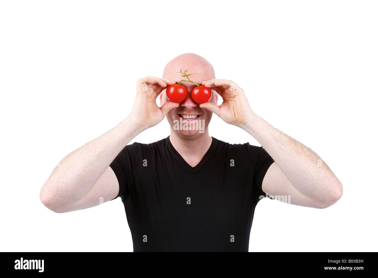 Leitung Glatzkopf hat Tomaten vor seinen Augen Stockfoto