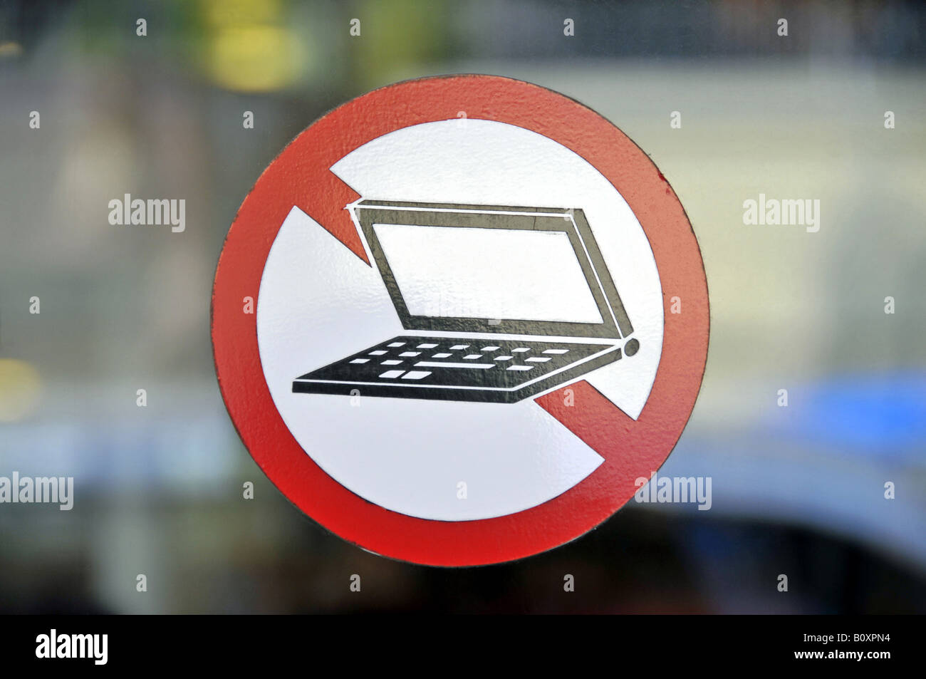 Verbotsschild am Eingang von einem Restaurant, Thailand, Bangkok Stockfoto