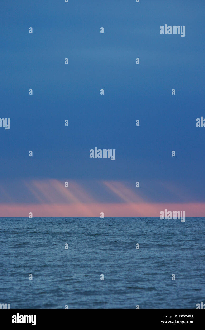 Ozean im Abendlicht, Polen, Pommern, Ustka Stockfoto