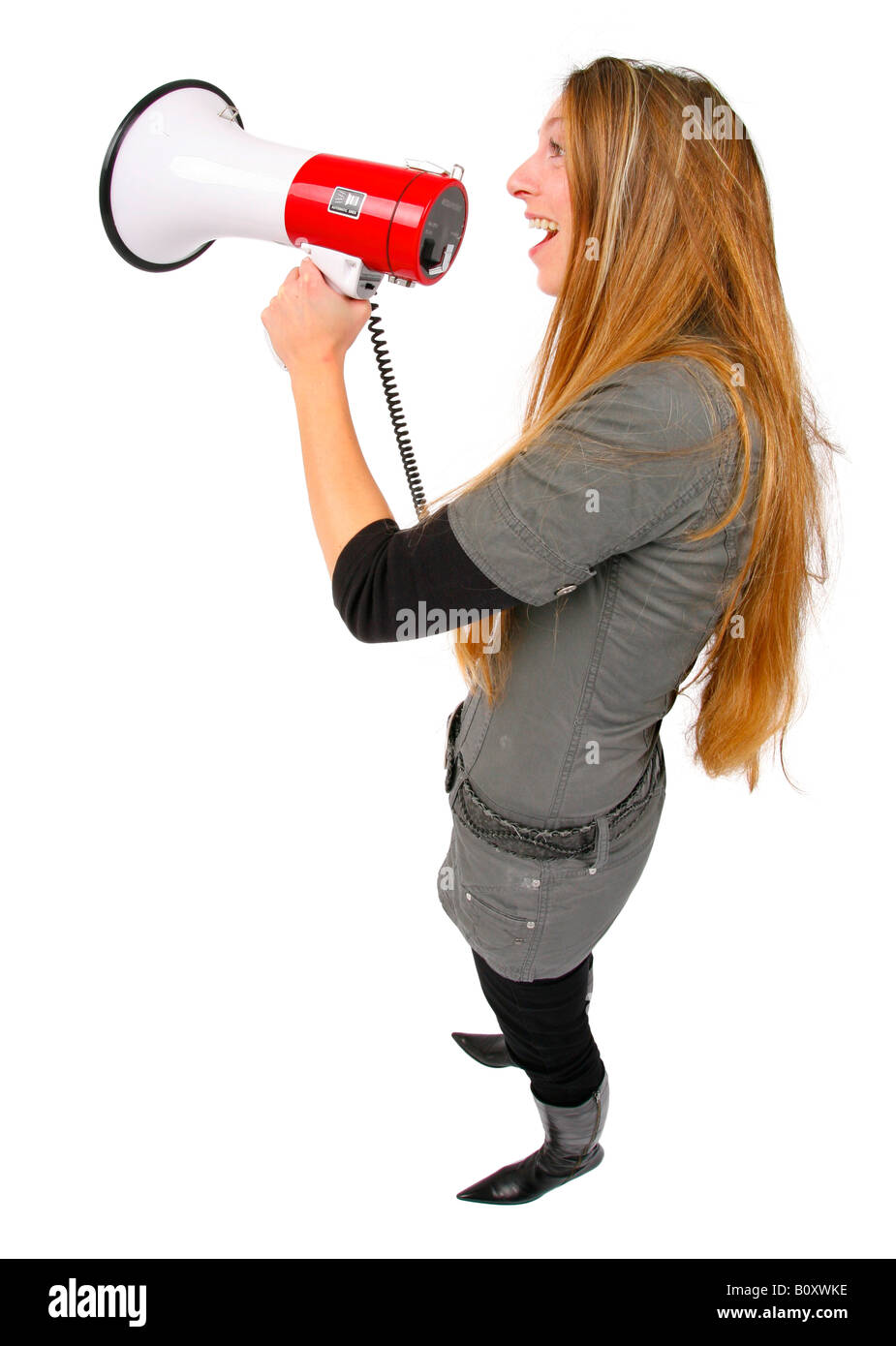 junge hübsche Frauen schreien in ein Megaphon Stockfoto