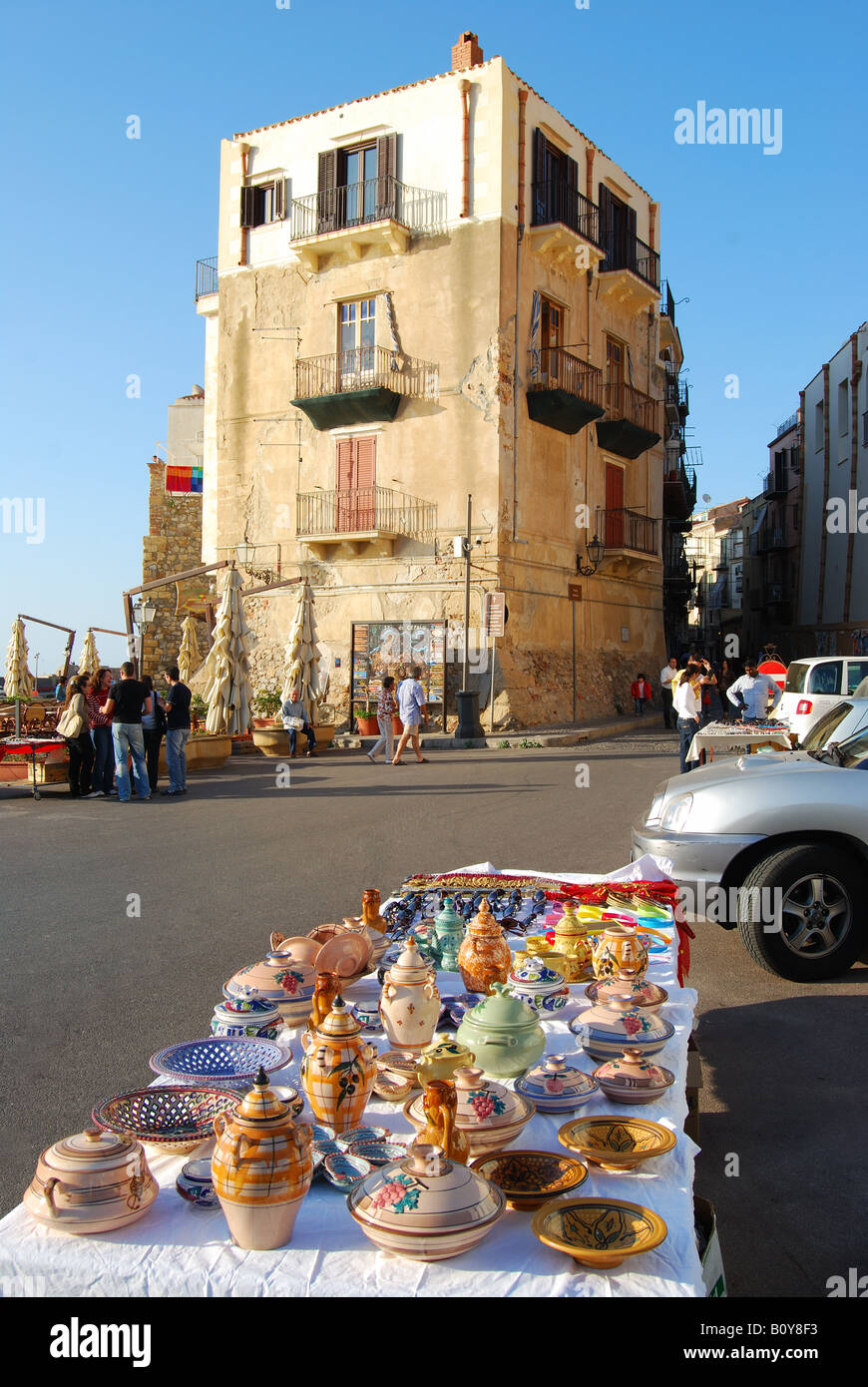 Straße Marktstand am Meer, Cefalu, Provinz Palermo, Sizilien, Italien Stockfoto