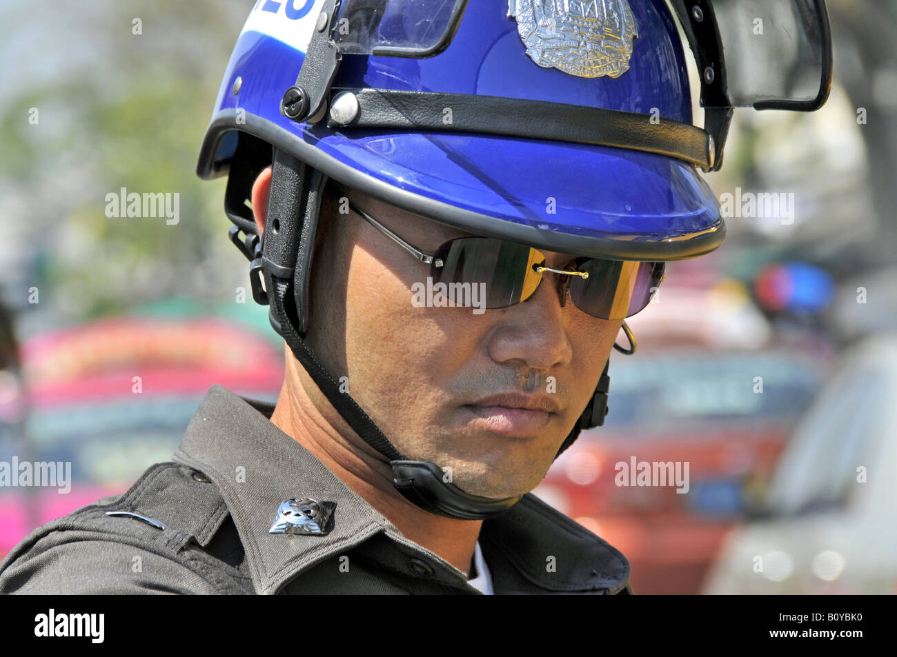 Polizisten mit Helm, Thailand, Bangkok Stockfoto