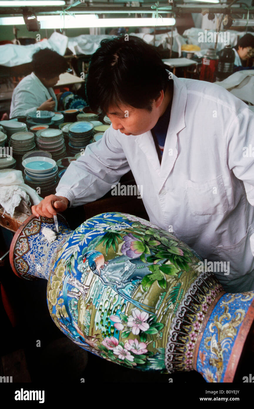 Arbeiter in der Produktion von Zahnschmelz in Peking, China, Peking Stockfoto