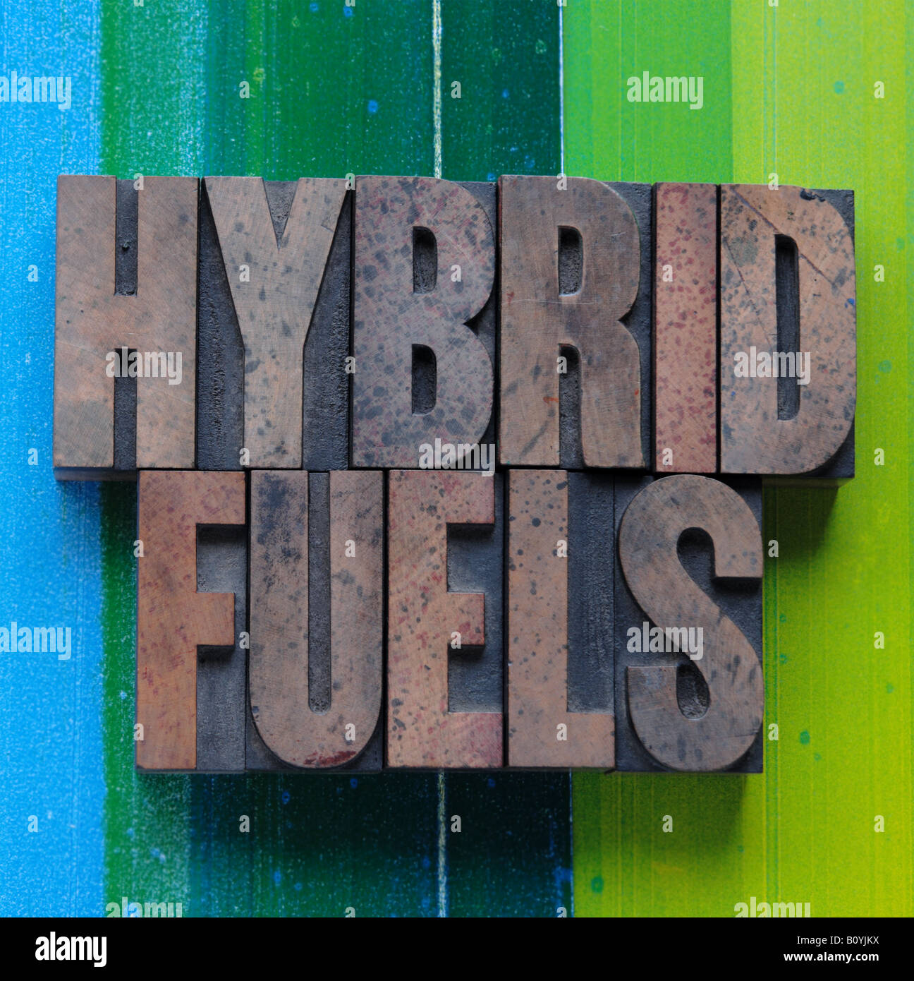 die Phrase "Hybrid Brennstoffe" auf einen grünen und blauen vertikalen Hintergrund Stockfoto