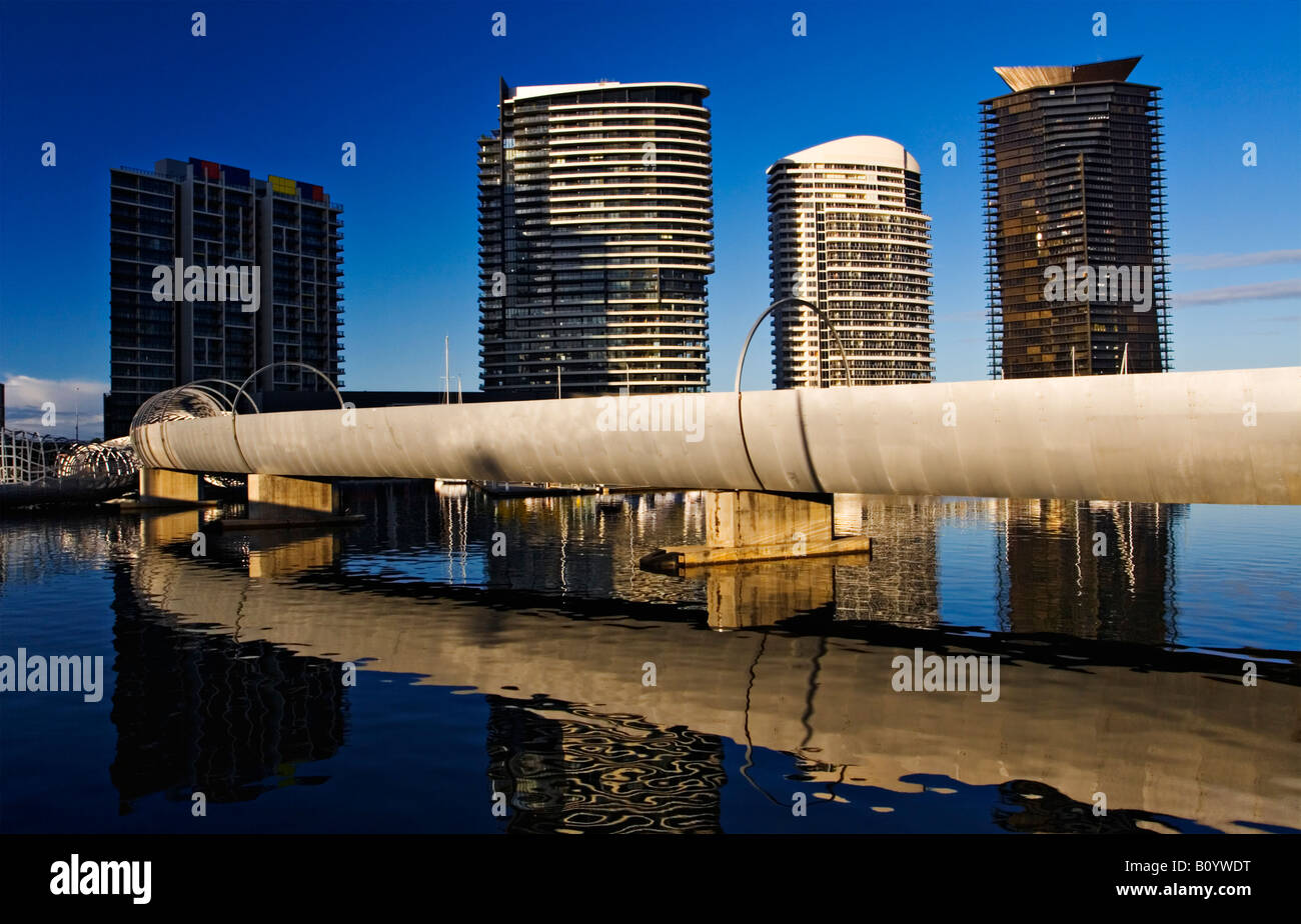 Melbourne Docklands/' Webb Brücke' ist eine moderne Fußgängerbrücke in 'Melbourne Docklands", Melbourne, Victoria, Australien. Stockfoto