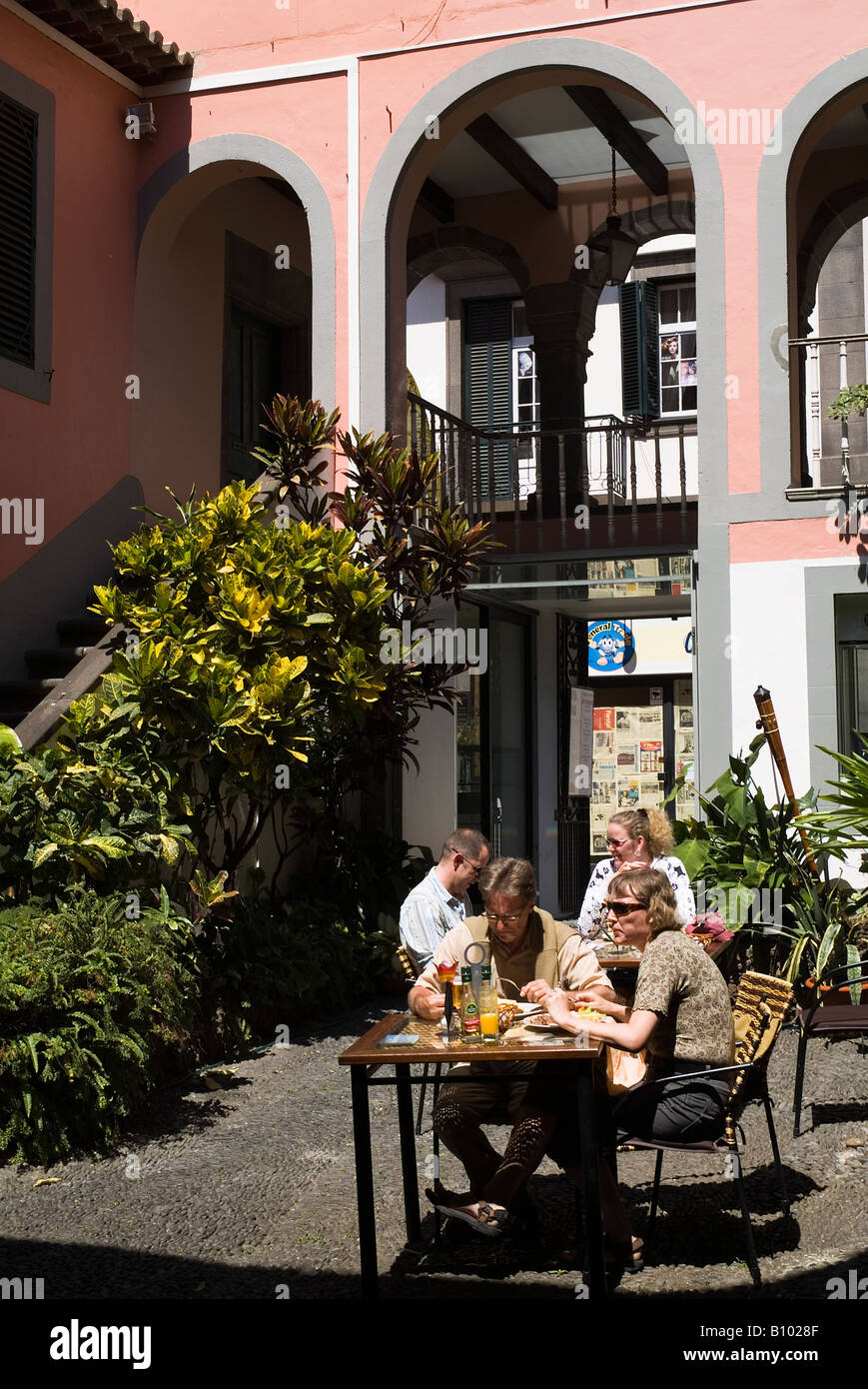 Dh die Terrasse Funchal Madeira touristische Küche im Museum für Fotografie Vicentes Restaurant im Freien Stockfoto