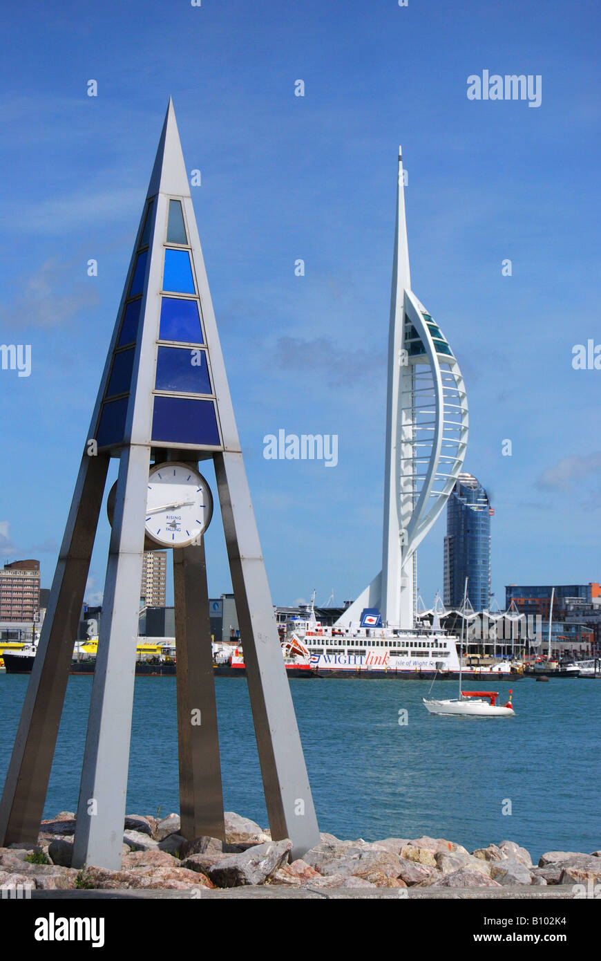 Maritime Uhr und Spinaker Turm, Portsmouth Harbour, Gosport, Hampshire, England, Vereinigtes Königreich Stockfoto