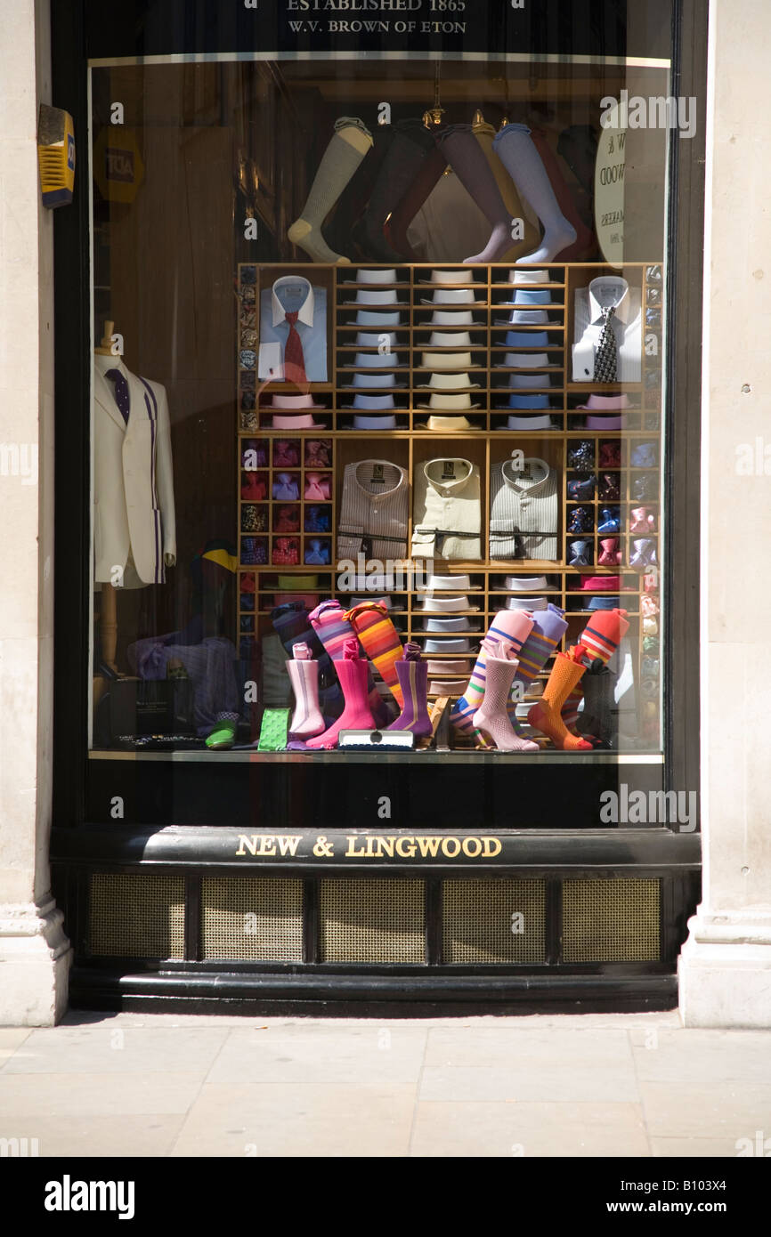 Fenster der neuen und Lingwood Gentlemans Outfitters Jermyn Street Piccadilly London UK Stockfoto