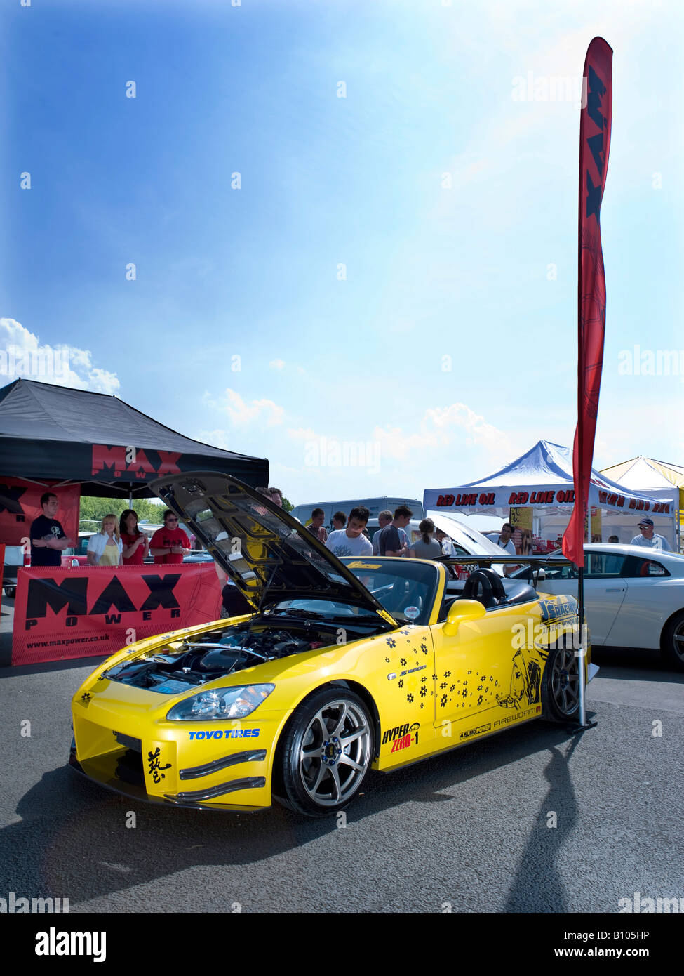 gelbe Nissan modifiziert max Triebkopf Stockfoto