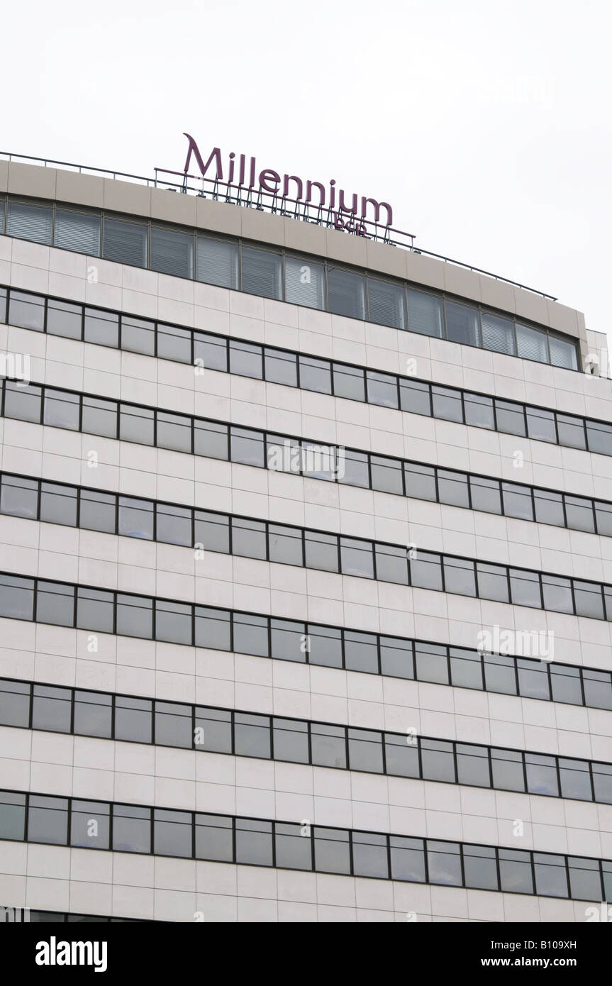 BCP Millenium Bank Hauptsitz in Porto, Portugal Stockfotografie - Alamy