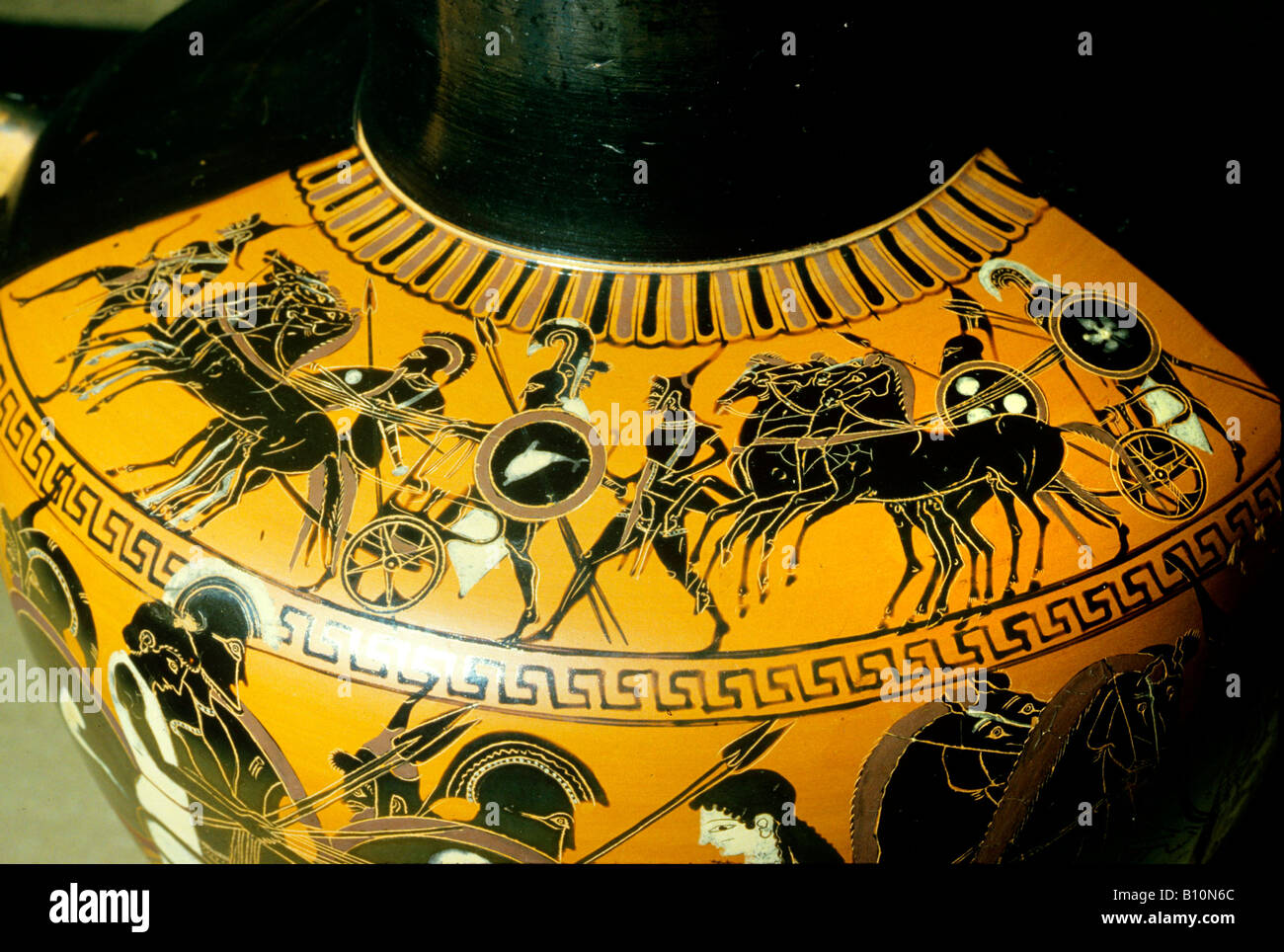 Krieg wagen und hopliten. Griechische schwarze Figur Vase Malerei. Griechenland Stockfoto