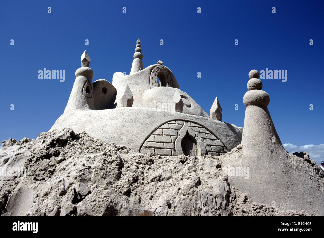 EINE SANDBURG AUF EINE BEACH QUEENSLAND AUSTRALIEN HORIZONTALE BDB10017 Stockfoto
