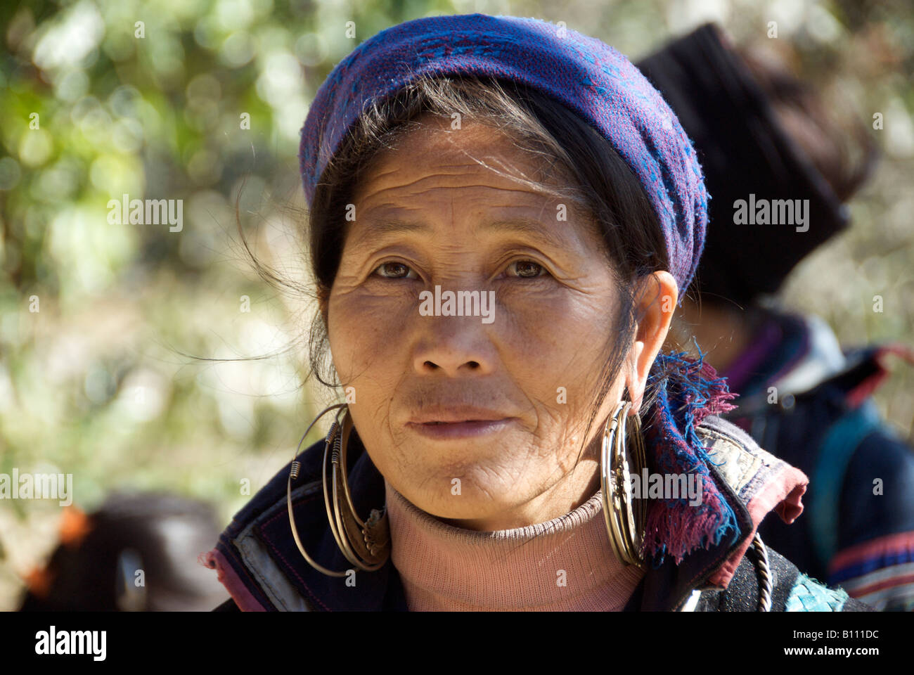 Porträt-Black Hmong-Frau in der Nähe von Sapa Nordvietnam Stockfoto