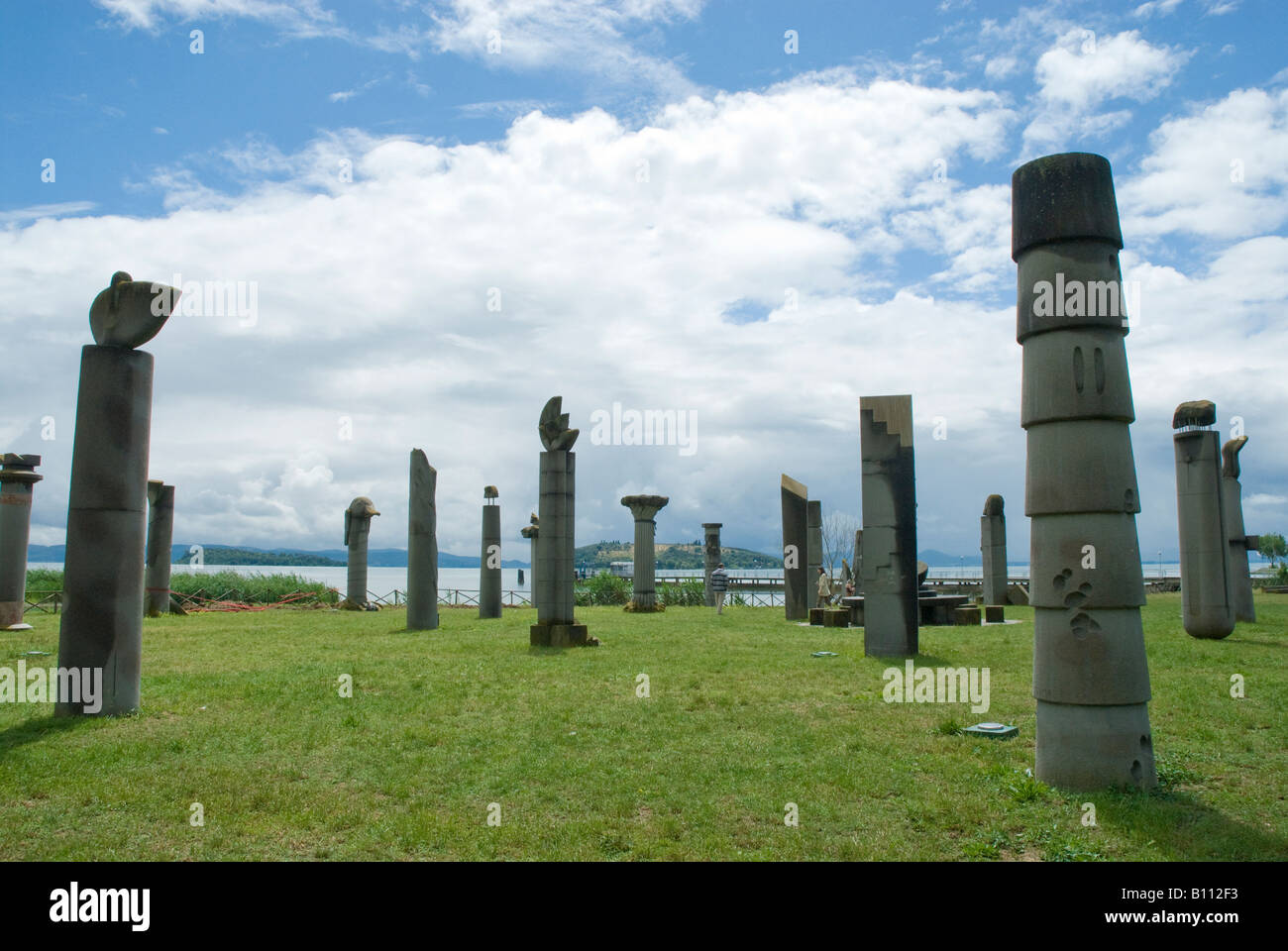 Tuoro am Lago Trasimeno der Gedenk-Skulpturenpark. Lago Trasimeno war die Lage des Hannibals größter Sieg über die Römer in 217 v. Chr., in denen seine Truppen etwa 15.000 römische Soldaten massakriert Stockfoto
