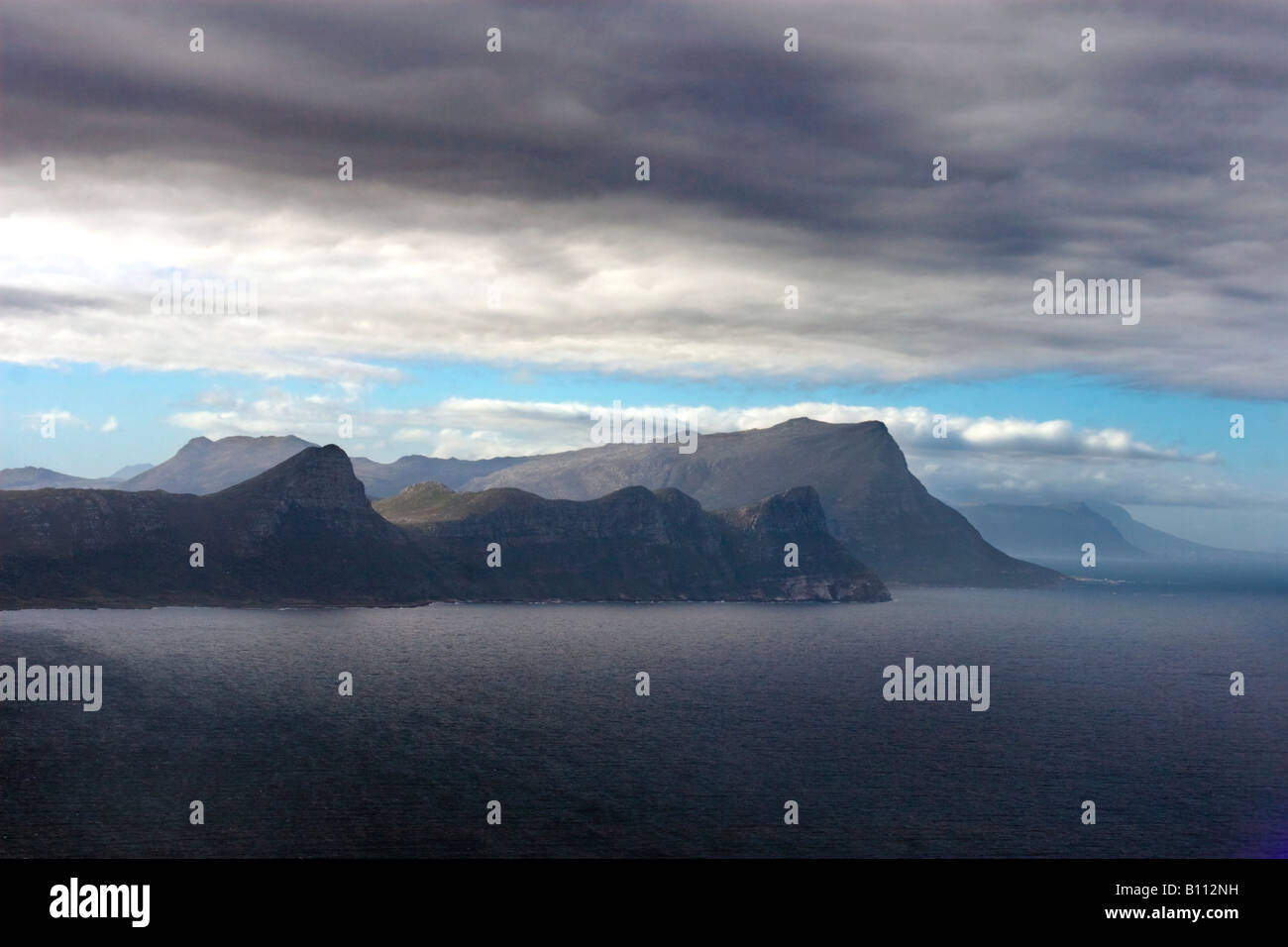 False Bay und die Table Mountain National Park gesehen vom Cape Point Stockfoto