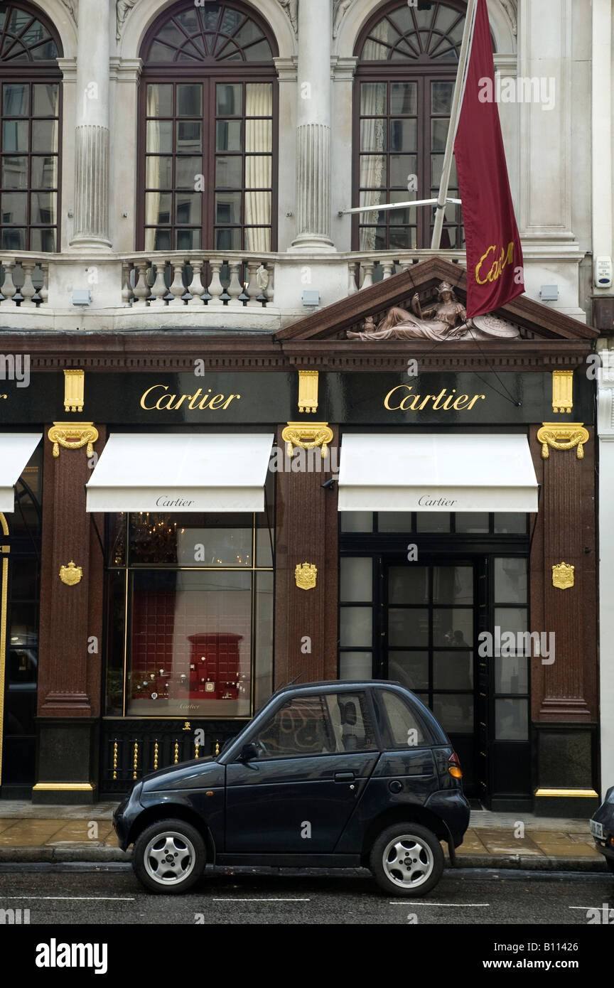 Eine winzige elektrische geparkt Cartier die Juweliere in Old Bond Street London England UK Stockfoto
